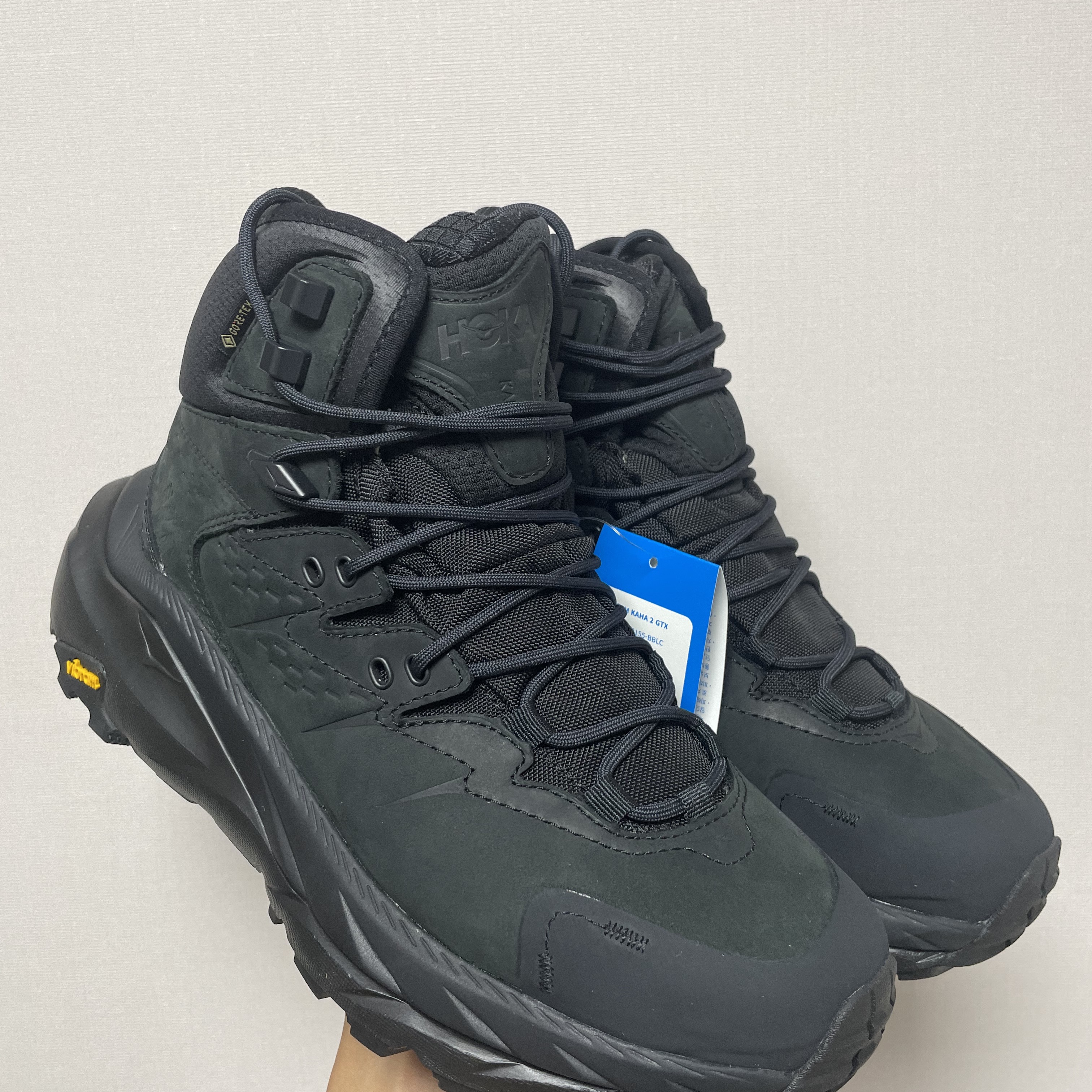 Hoka Kaha 2 Gore-Tex Black 착용 스타일