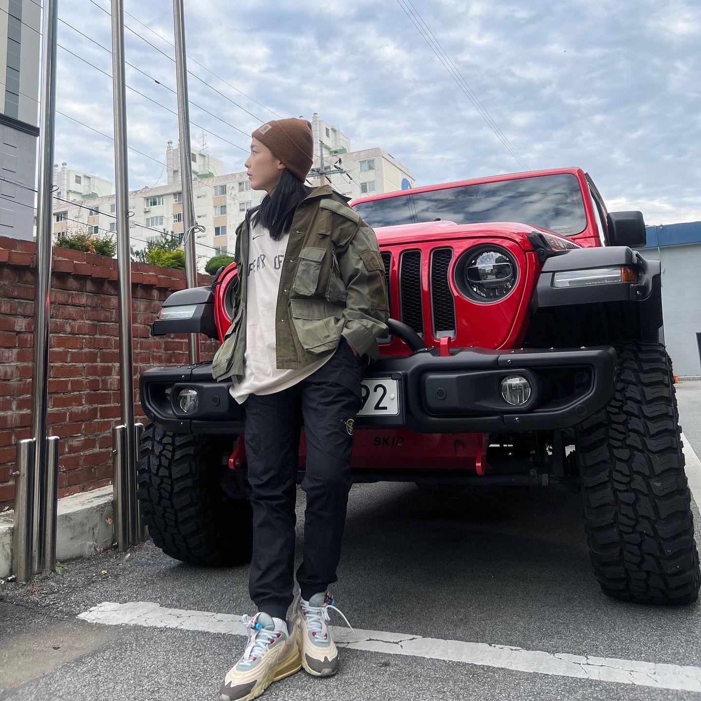 Stone Island 313L1 Old Dye Treatment Cargo Pants Black - 21FW, Nike x Fear of God Warm Up T-Shirt Oatmeal 착용 스타일 - 1