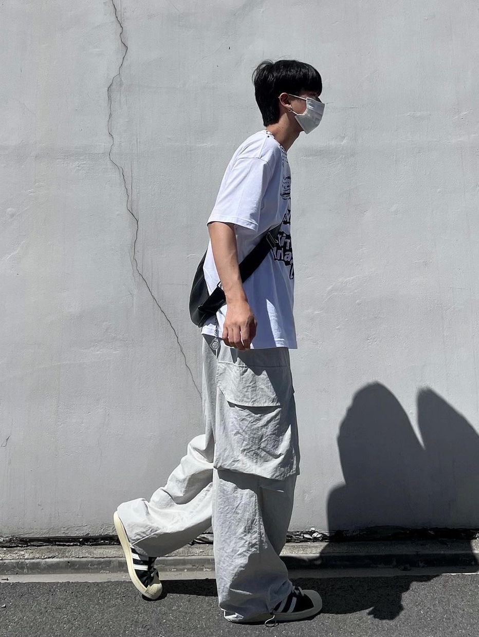 Adidas Superstar Premium Black White 착용 스타일 - 3
