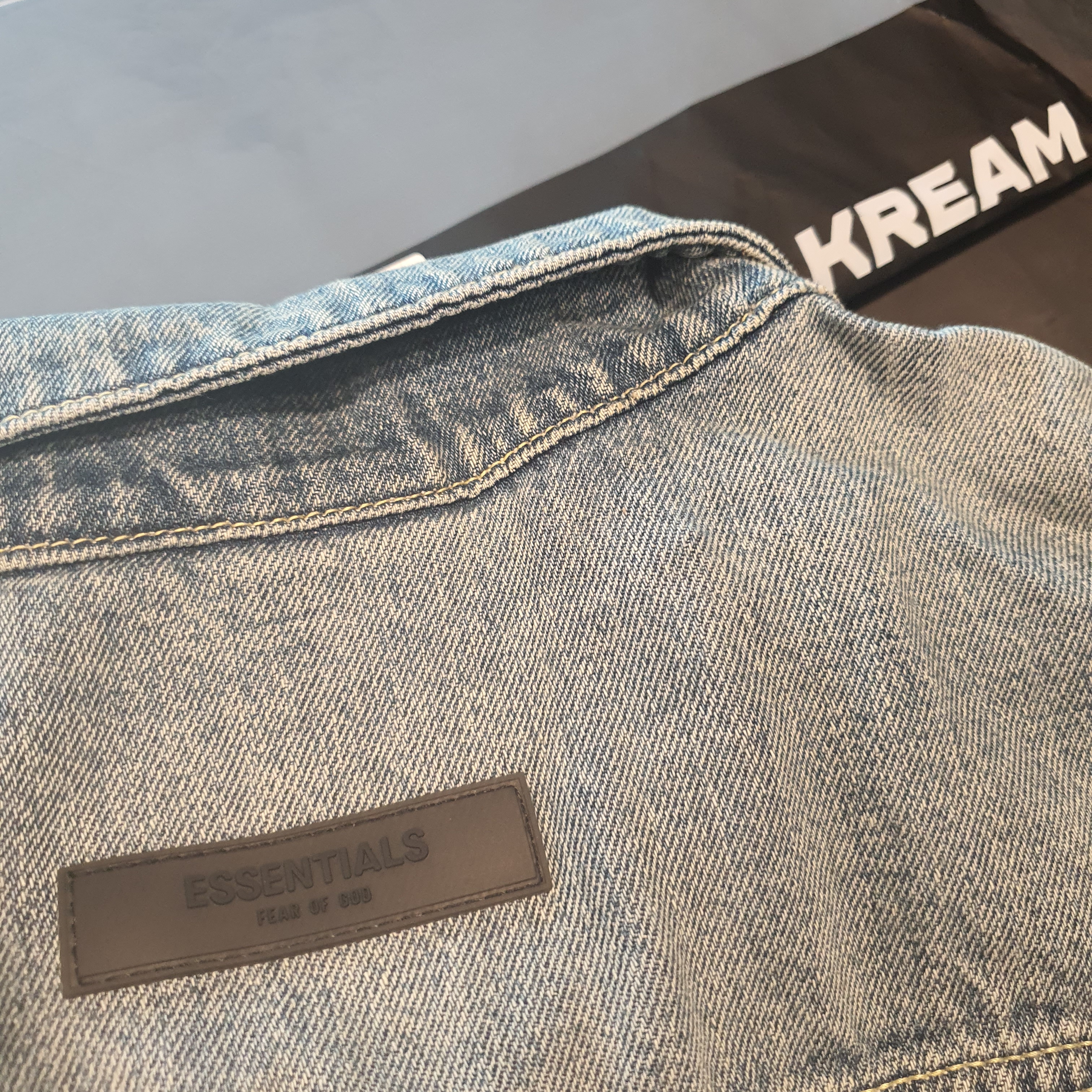 Essentials Trucker Jacket Indigo 착용 스타일