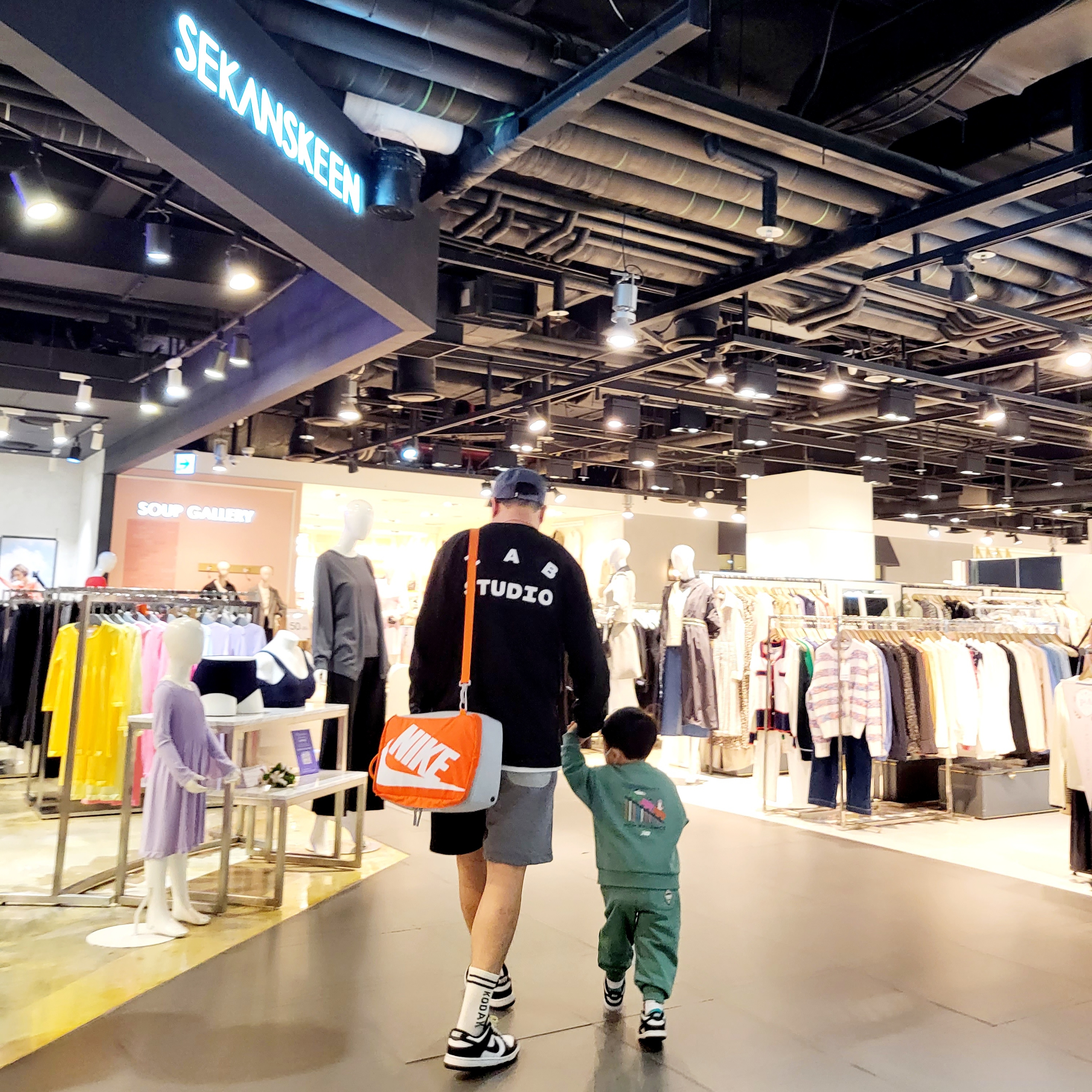 Stussy Stock 8 Ball Low Pro Cap Dark Grey, IAB Studio Long Sleeve Black for Worksout 착용 스타일 - 5
