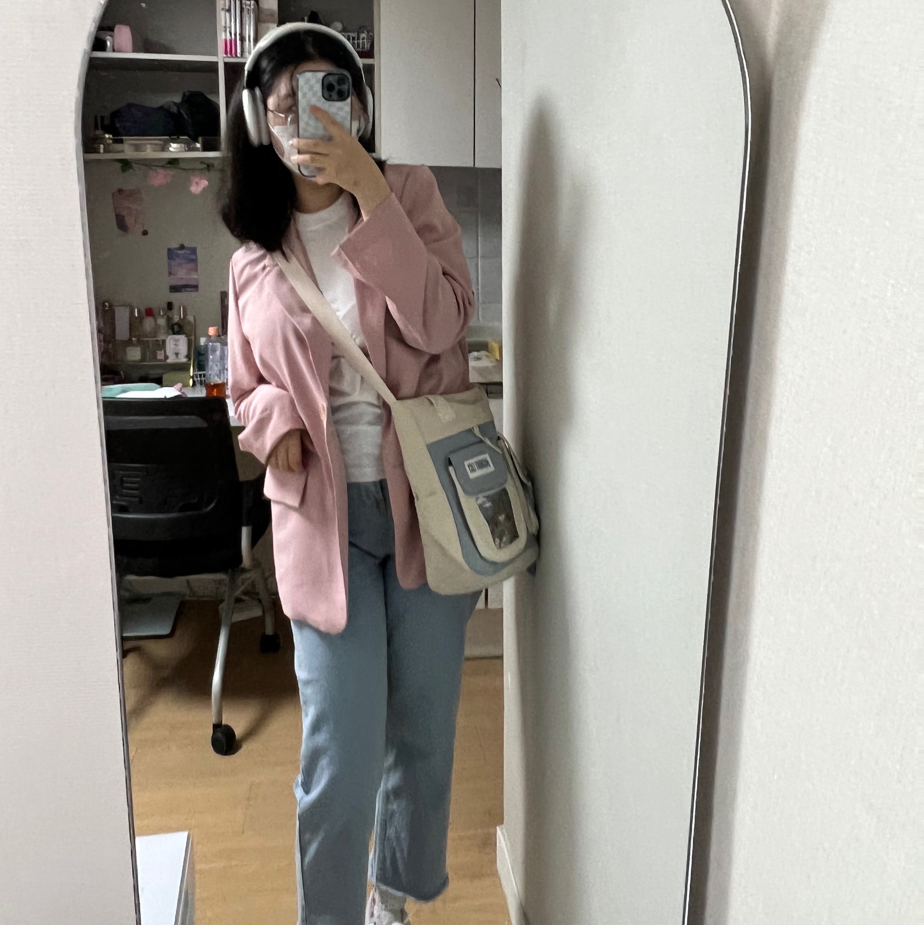 Apple AirPods Max Lightning Silver (Korean Ver.), (W) Nike Air Force 1 '07 Low White 착용 스타일 - 2