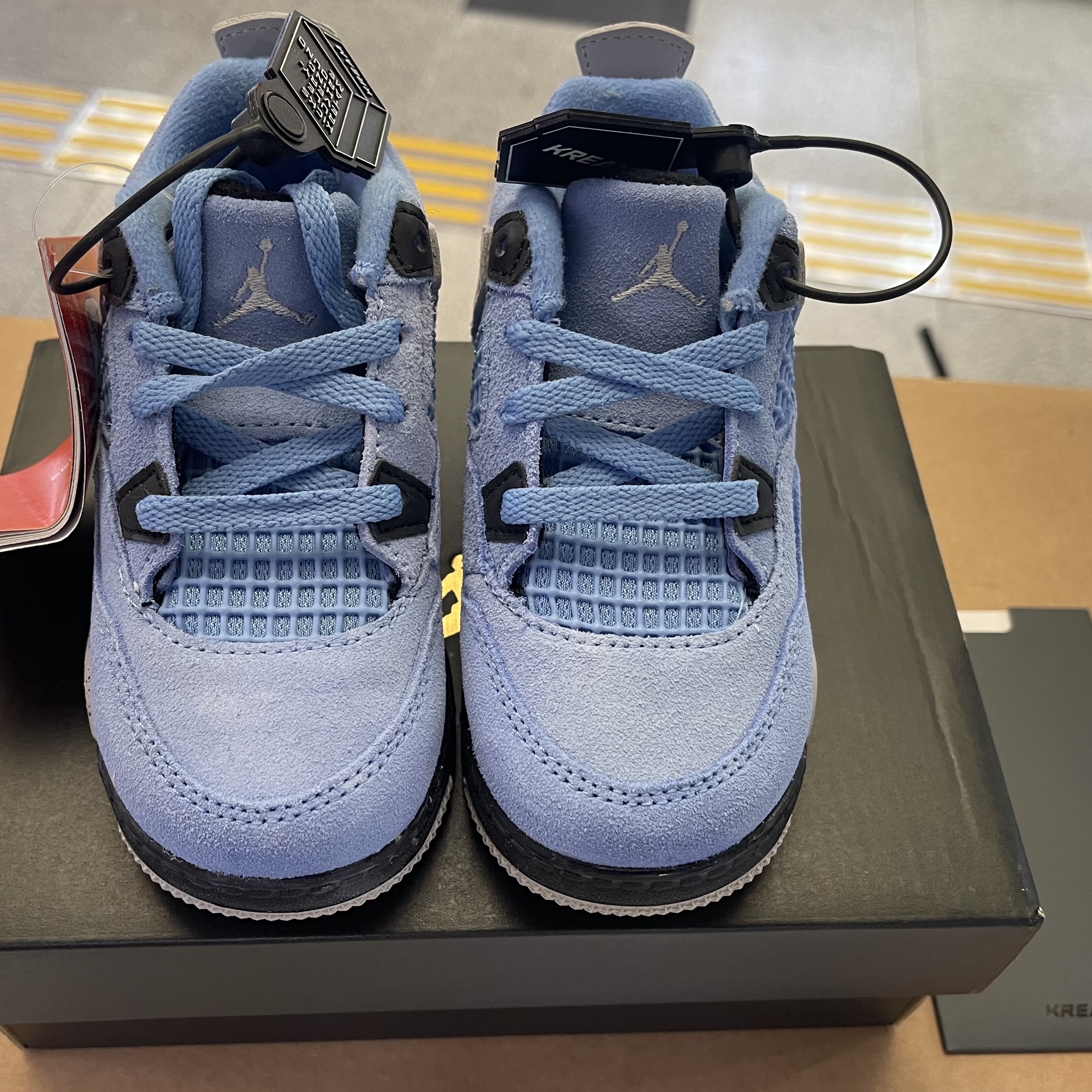 (TD) Jordan 4 Retro University Blue 착용 스타일 - 2