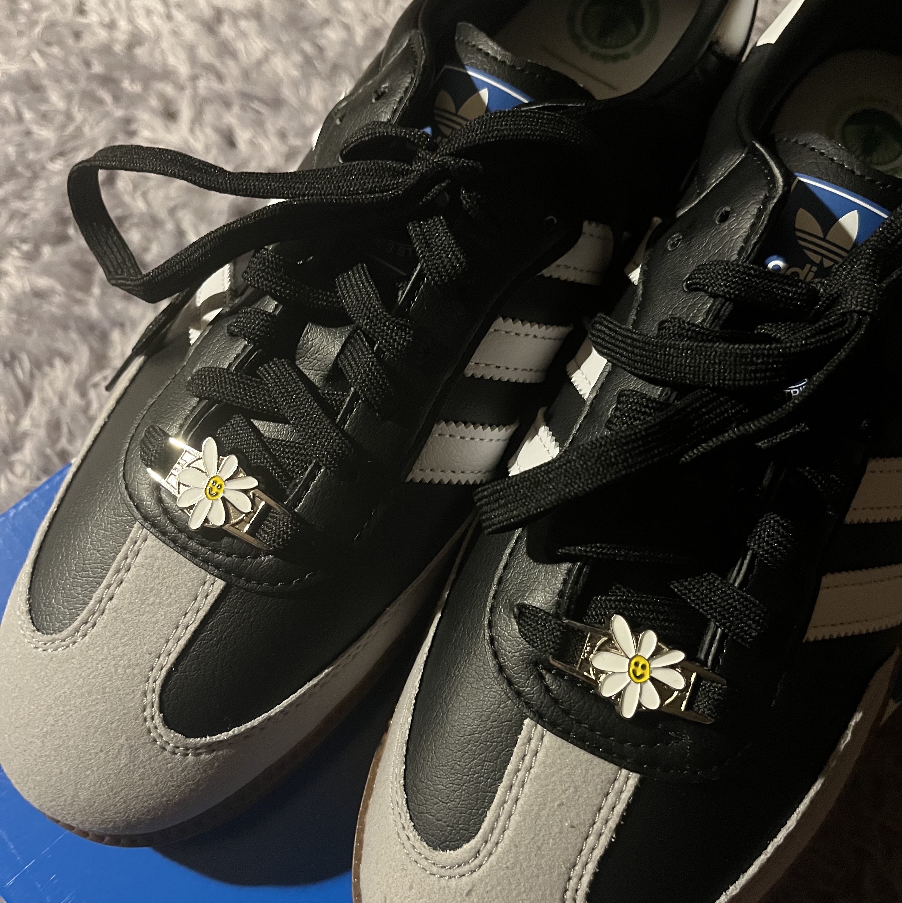 Adidas Samba Vegan Black White 착용 스타일 - 2