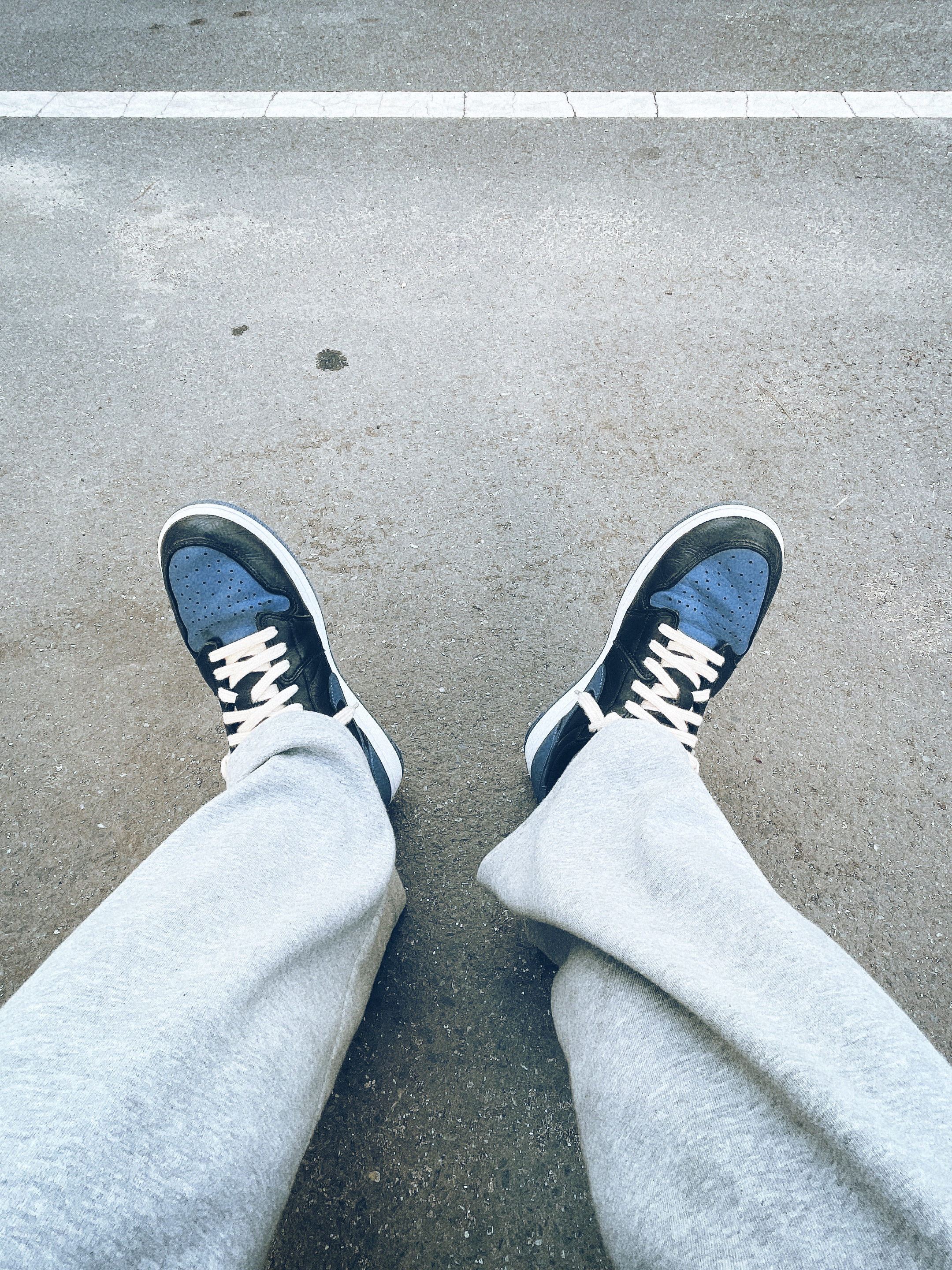 Jordan 1 Retro Low OG Mystic Navy 착용 스타일 - 2