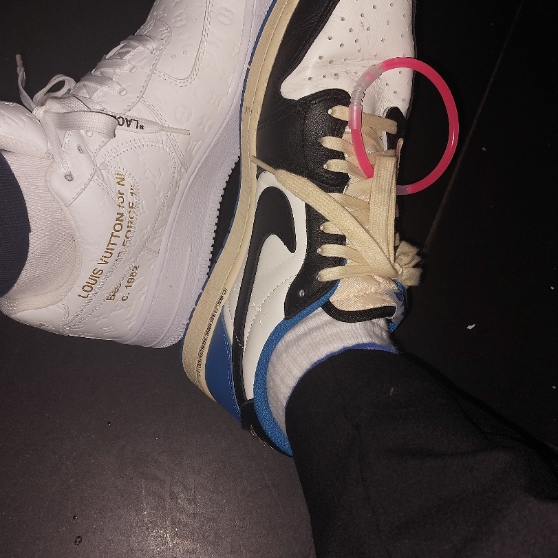 Louis Vuitton x Nike Air Force 1 Low by Virgil Abloh White, Jordan 1 x Travis Scott x Fragment Retro Low OG SP Military Blue 착용 스타일 - 3