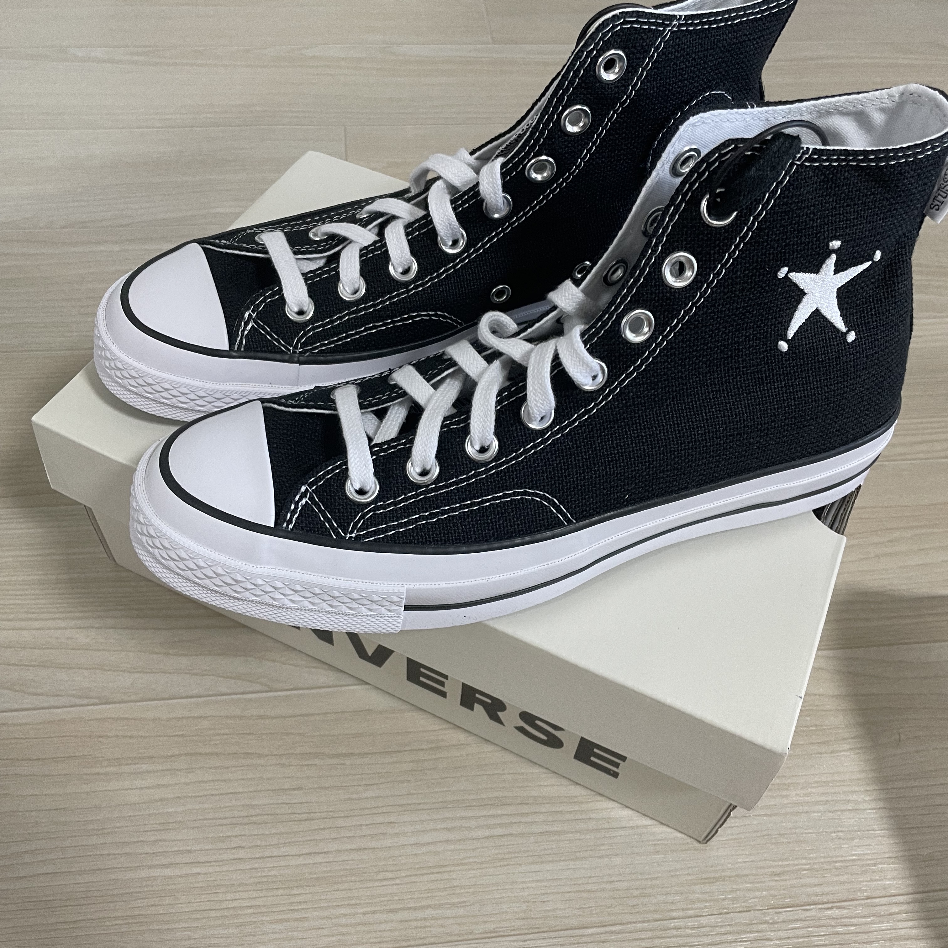 Converse x Stussy Chuck 70 High Black 착용 스타일 - 1