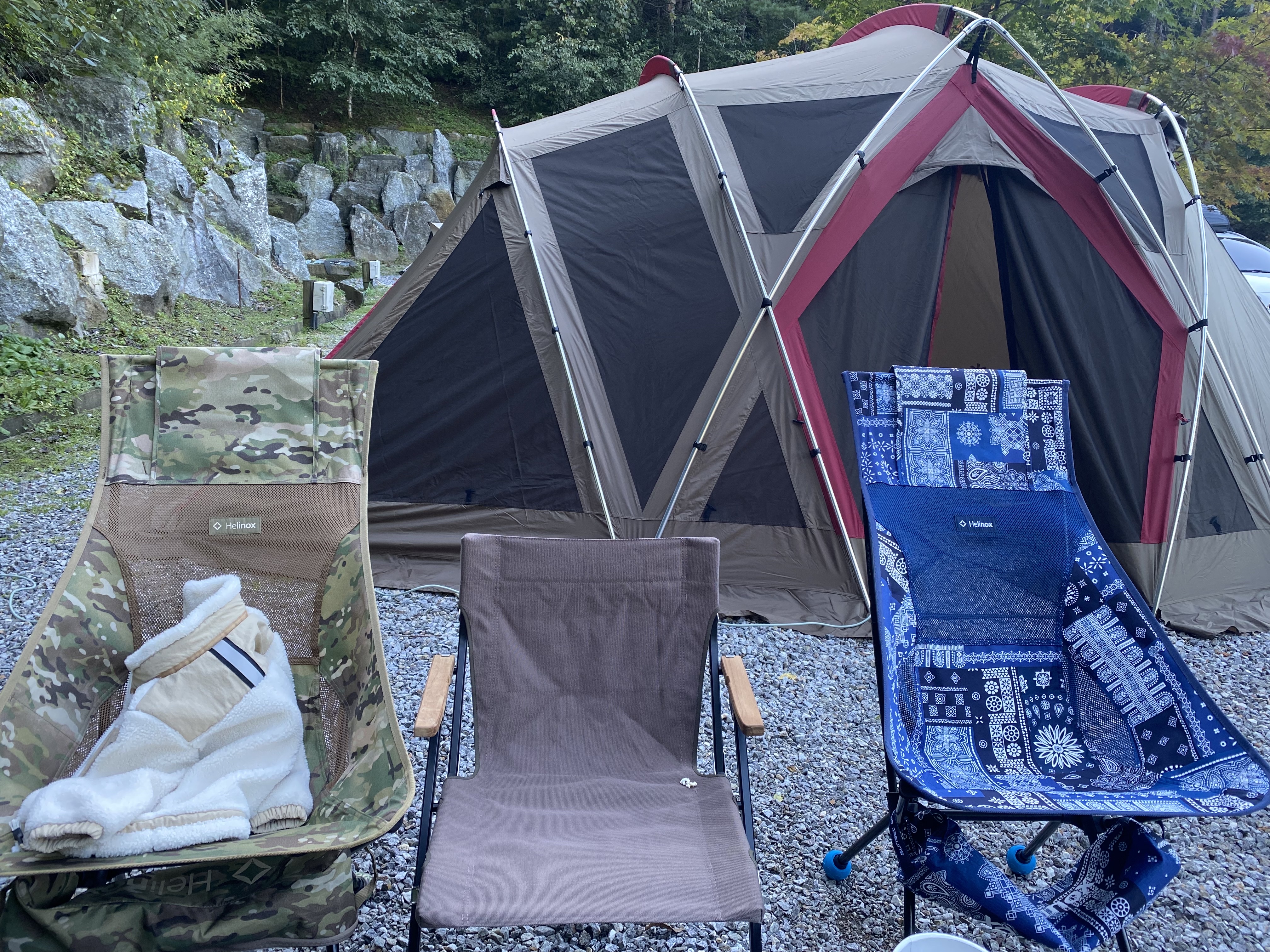 Helinox Sunset Chair Blue Bandanna Quilt, Helinox Sunset Chair Multicam Camouflage 착용 스타일