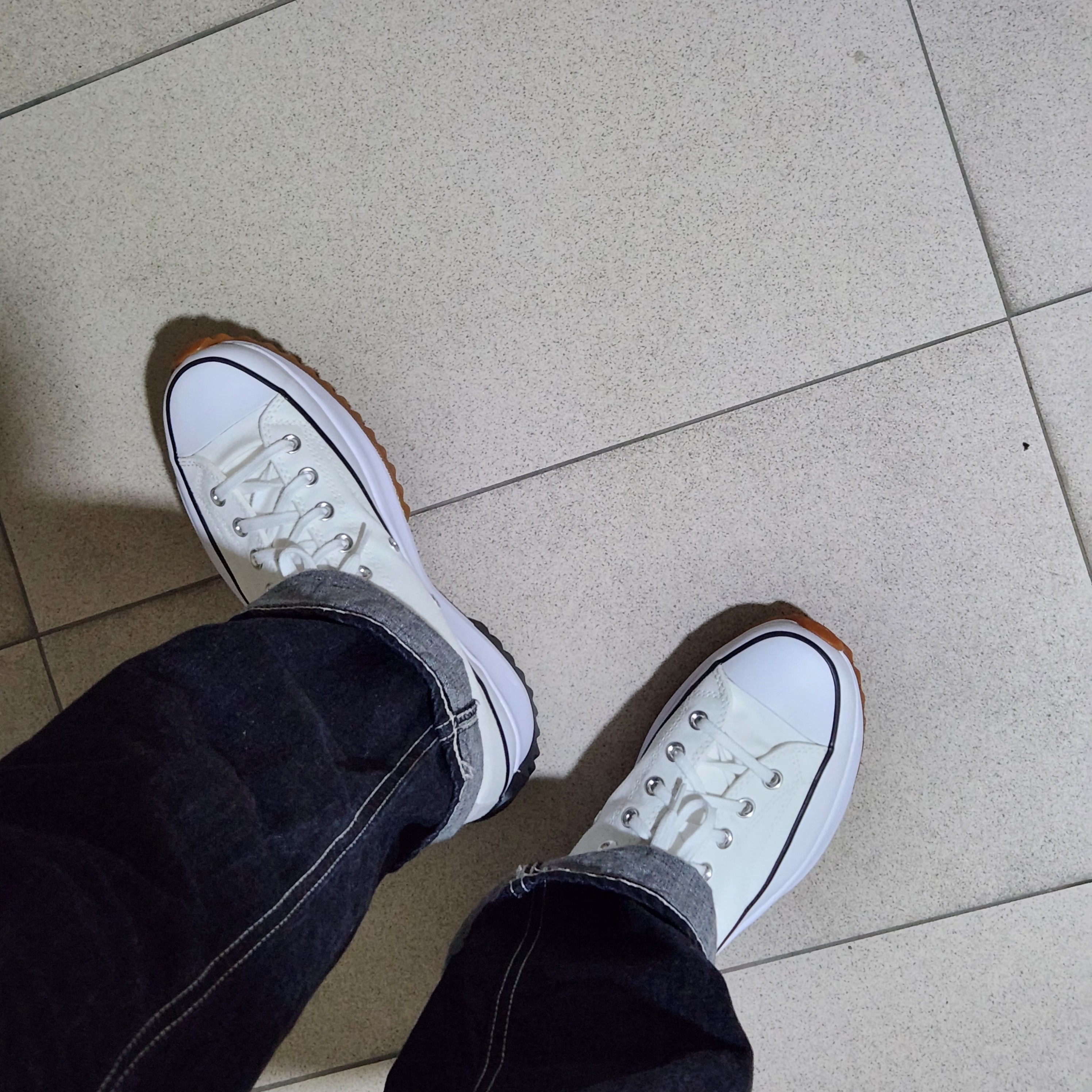 Converse Run Star Hike Low White 착용 스타일 - 3