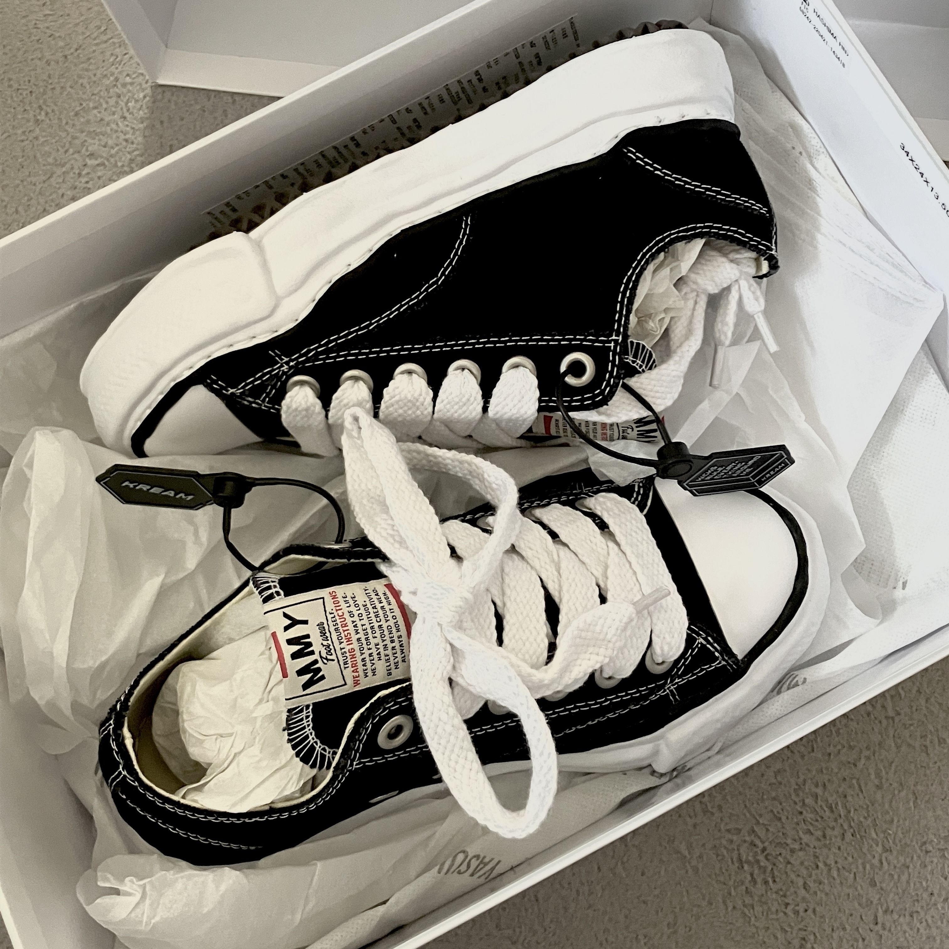 Maison Mihara Yasuhiro Peterson OG Sole Canvas Low Sneakers Black 착용 스타일