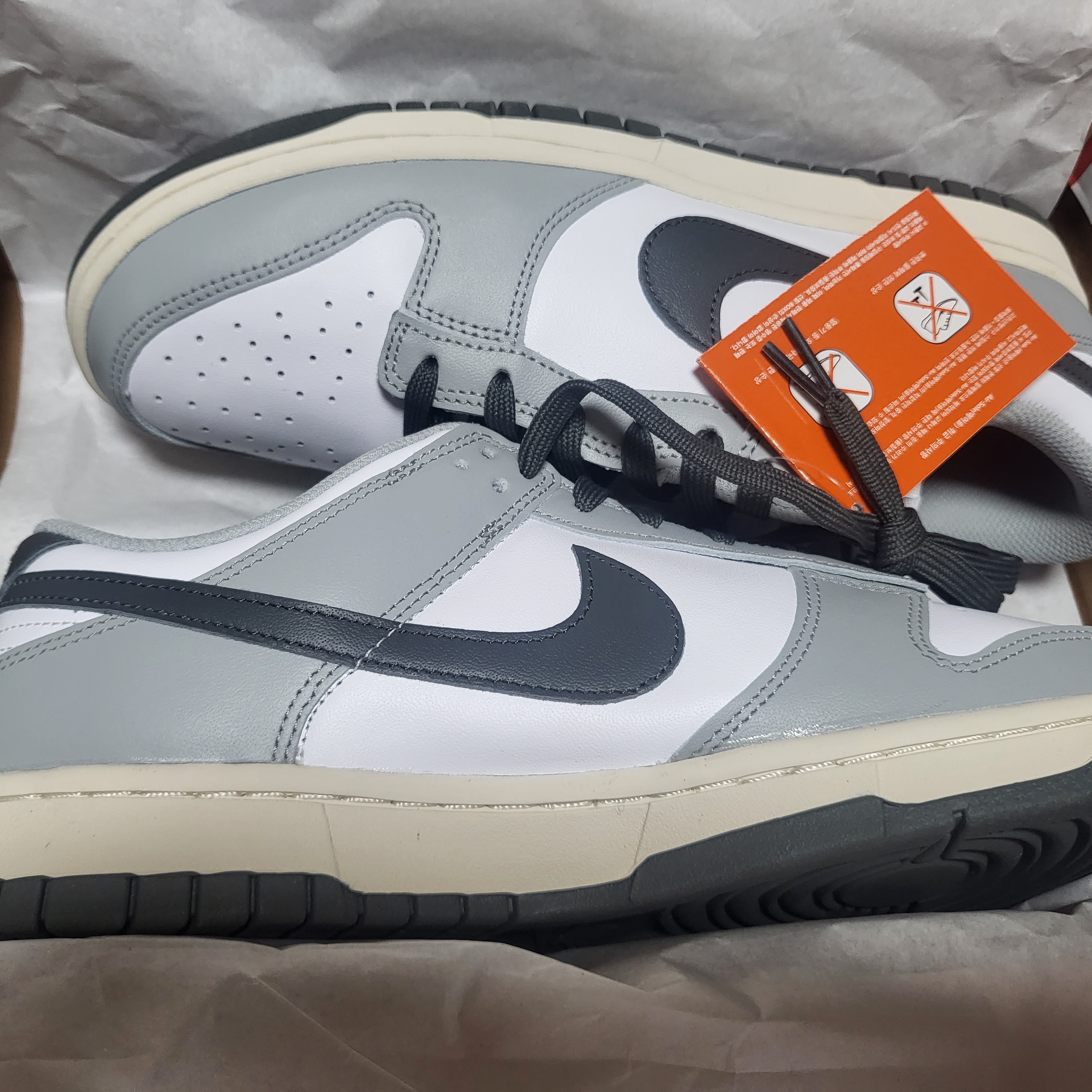 (W) Nike Dunk Low Light Smoke Grey 착용 스타일 - 3
