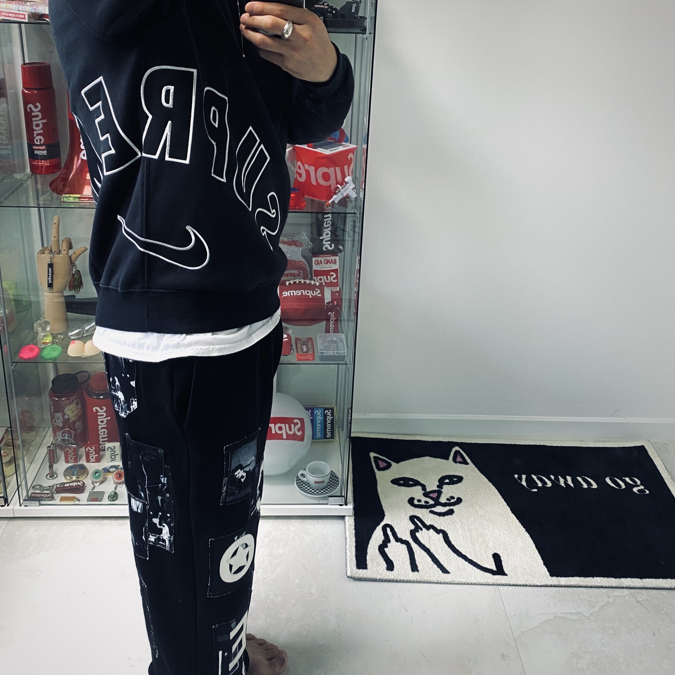 Supreme x Nike Arc Crewneck Black - 22SS 착용 스타일 - 2