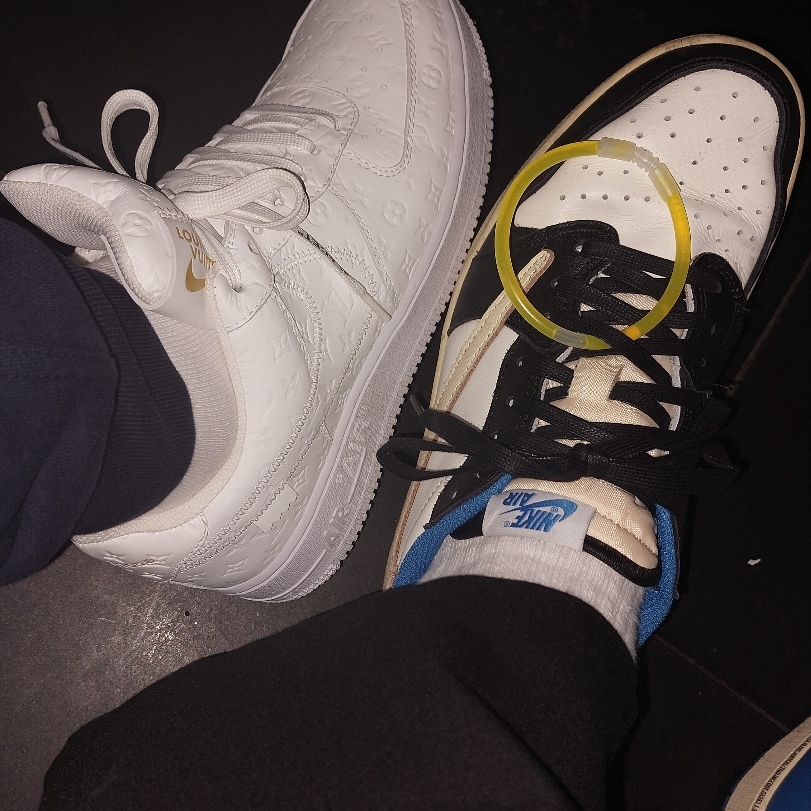 Louis Vuitton x Nike Air Force 1 Low by Virgil Abloh White, Jordan 1 x Travis Scott x Fragment Retro Low OG SP Military Blue 착용 스타일 - 4