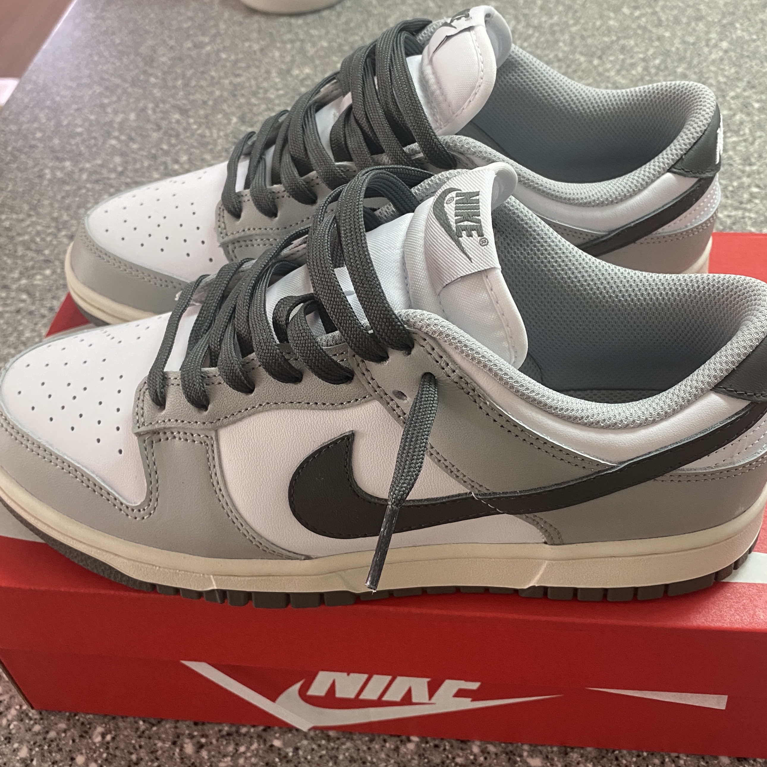 (W) Nike Dunk Low Light Smoke Grey 착용 스타일 - 3
