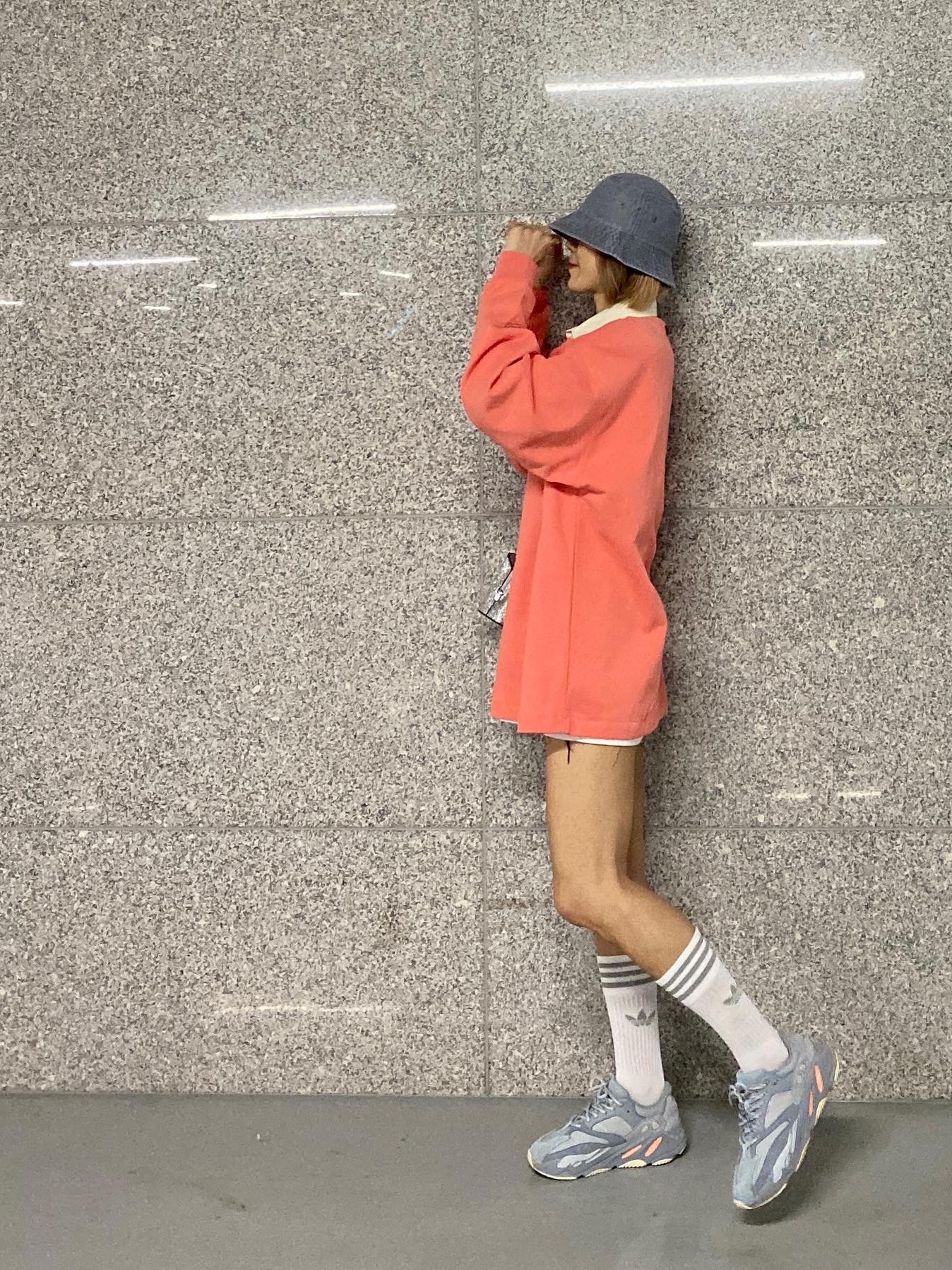 Adidas Yeezy Boost 700 Inertia, Essentials 1977 Henley Rugby Long Sleeve Polo Coral - 22FW 착용 스타일 - 2