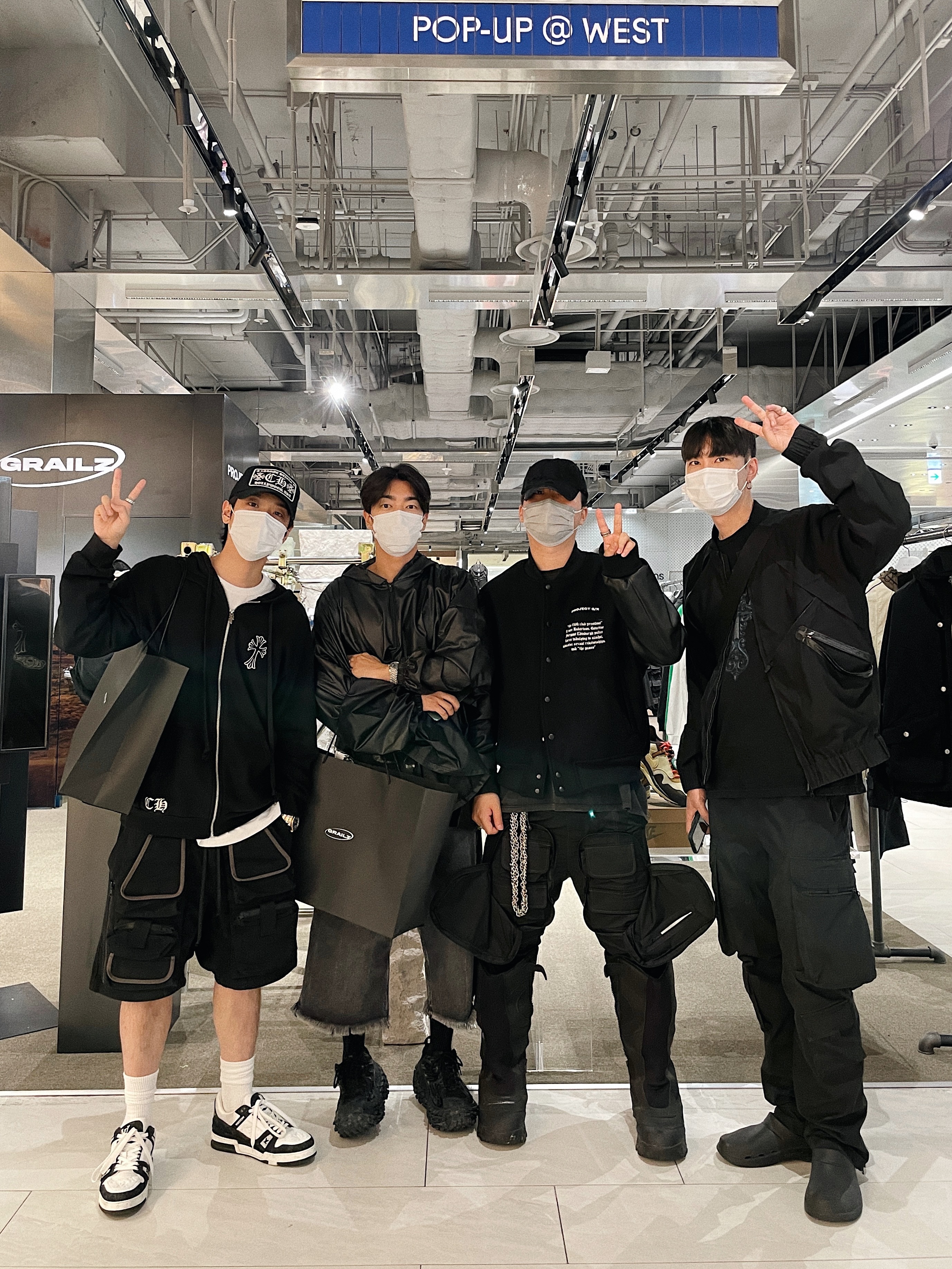 Louis Vuitton LV Trainer Sneakers Monogram Denim Black, Balenciaga Defender Sneakers Black 착용 스타일 - 2