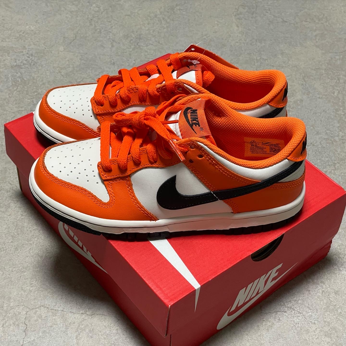 (GS) Nike Dunk Low Safety Orange 착용 스타일 - 2