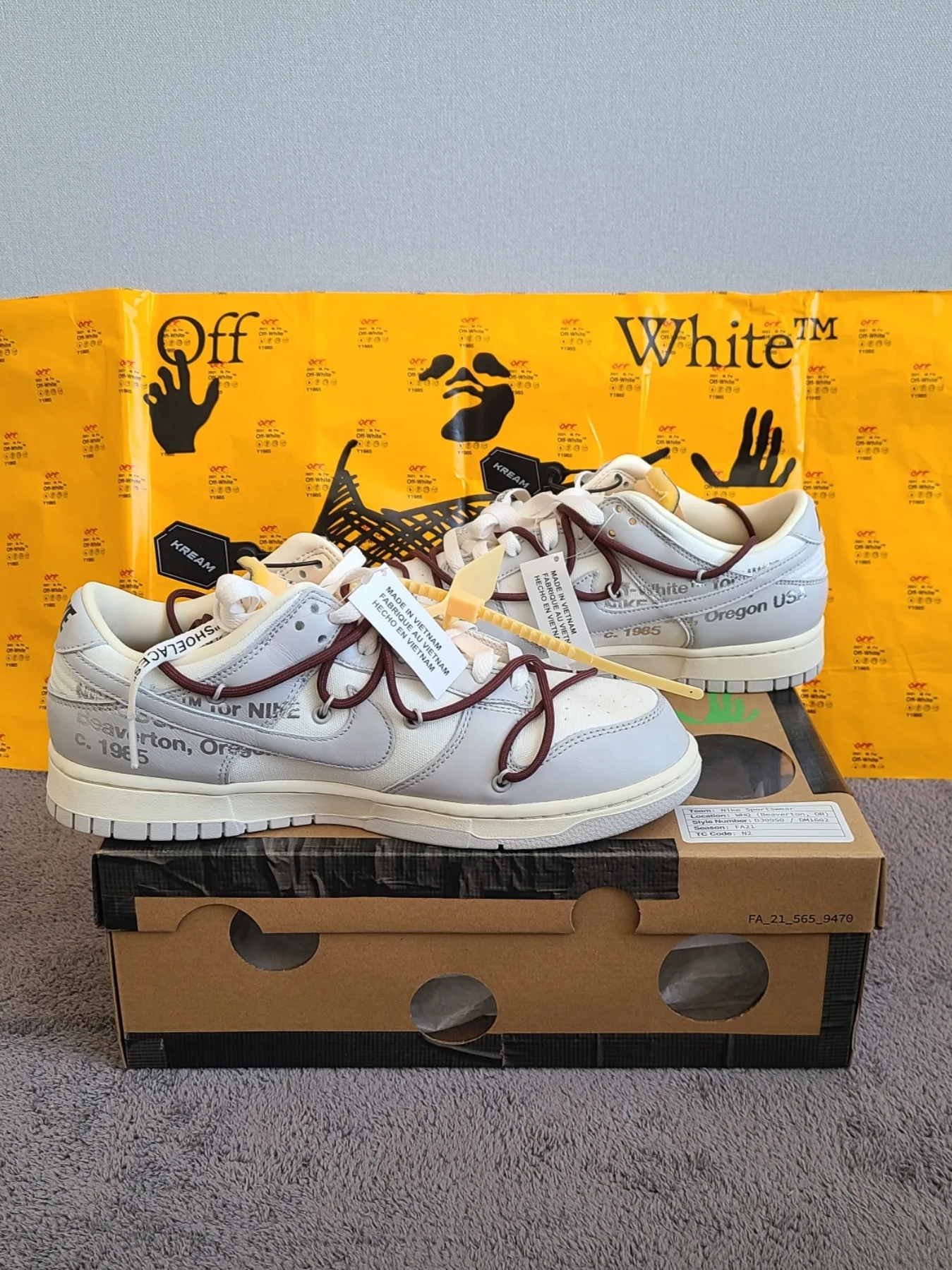 Nike x Off-White Dunk Low The 50 - Lot 46, Nike NRG Solo Swoosh Crew Fleece Dark Grey Heather - US/EU 착용 스타일 - 4