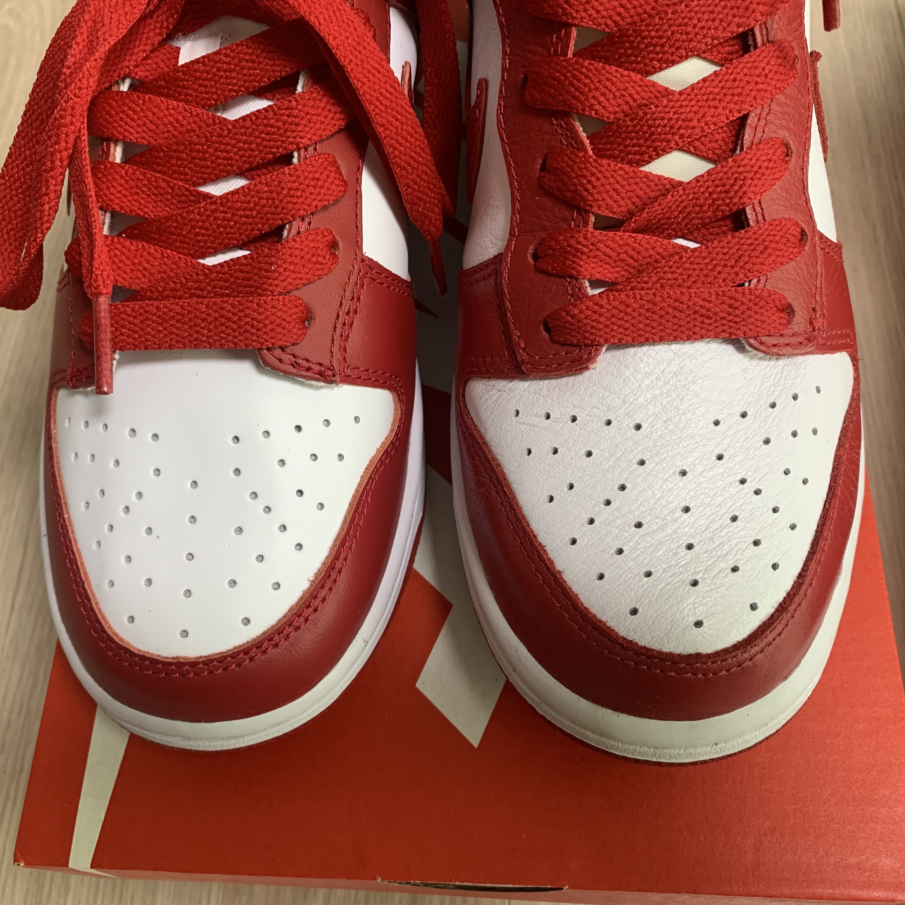 Nike Dunk Low Retro Gym Red, Nike Dunk High Retro QS St. John's 착용 스타일 - 2