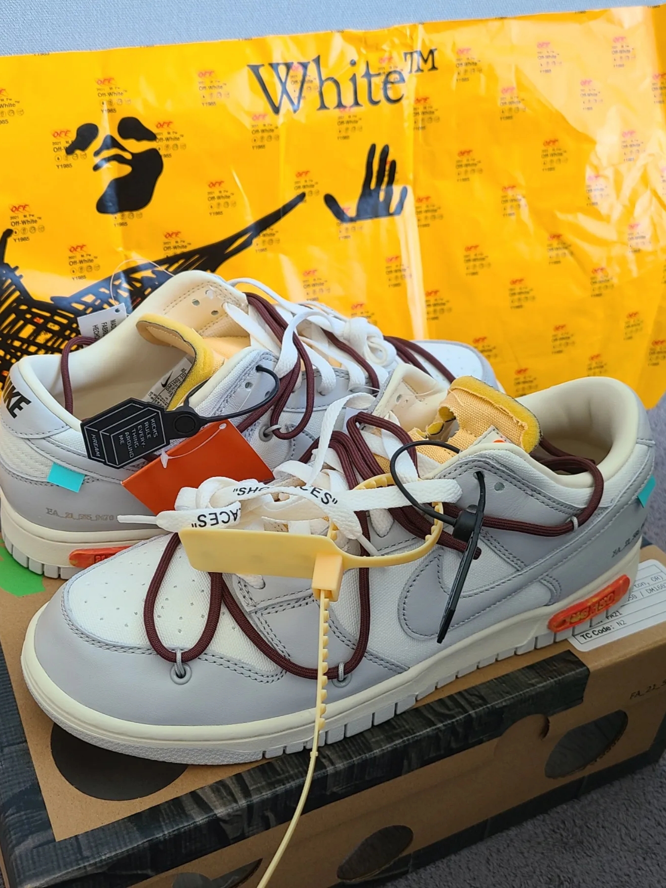 Nike x Off-White Dunk Low The 50 - Lot 46, Nike NRG Solo Swoosh Crew Fleece Dark Grey Heather - US/EU 착용 스타일 - 5