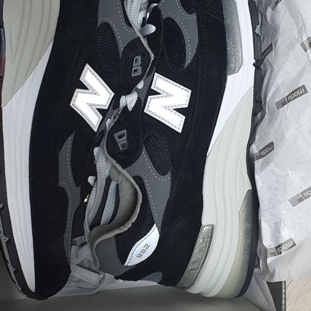 New Balance 992 Made in USA Black Grey 착용 스타일