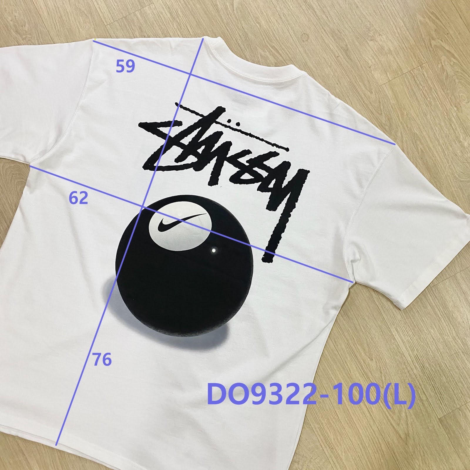 Nike x Stussy NRG FL SS 8 Ball T-Shirt White (DO9322-100), Nike x Stussy NRG RA Washed Fleece Pants Black (DN4030-010) 착용 스타일 - 2