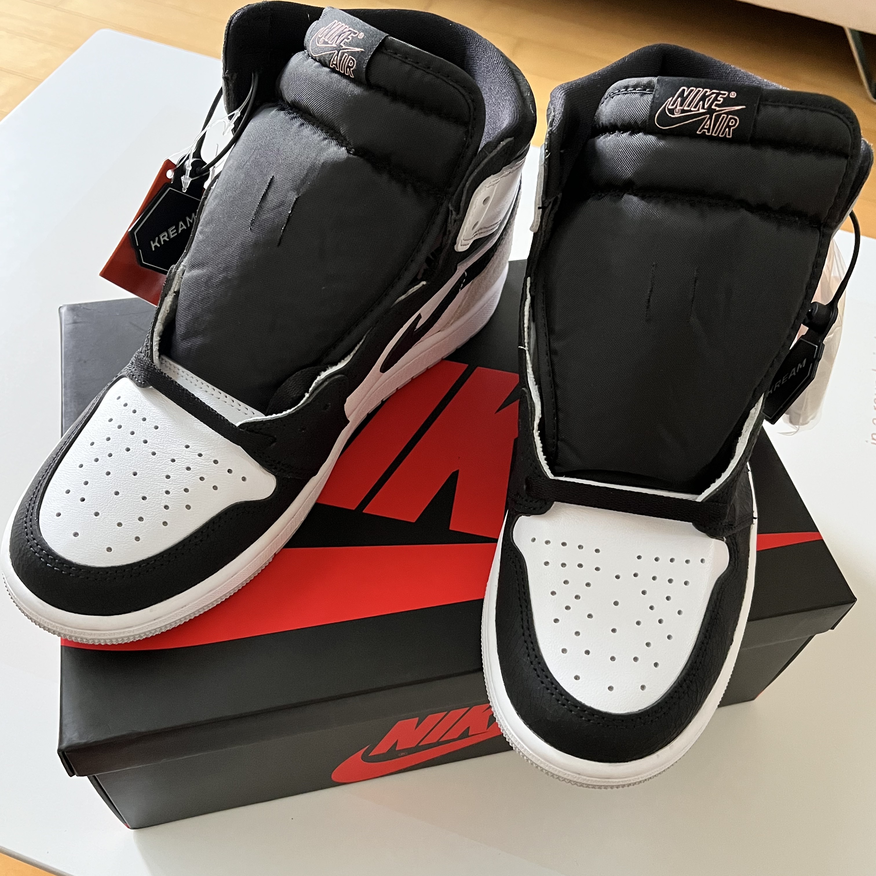 Jordan 1 Retro High OG Bleached Coral 착용 스타일 - 1