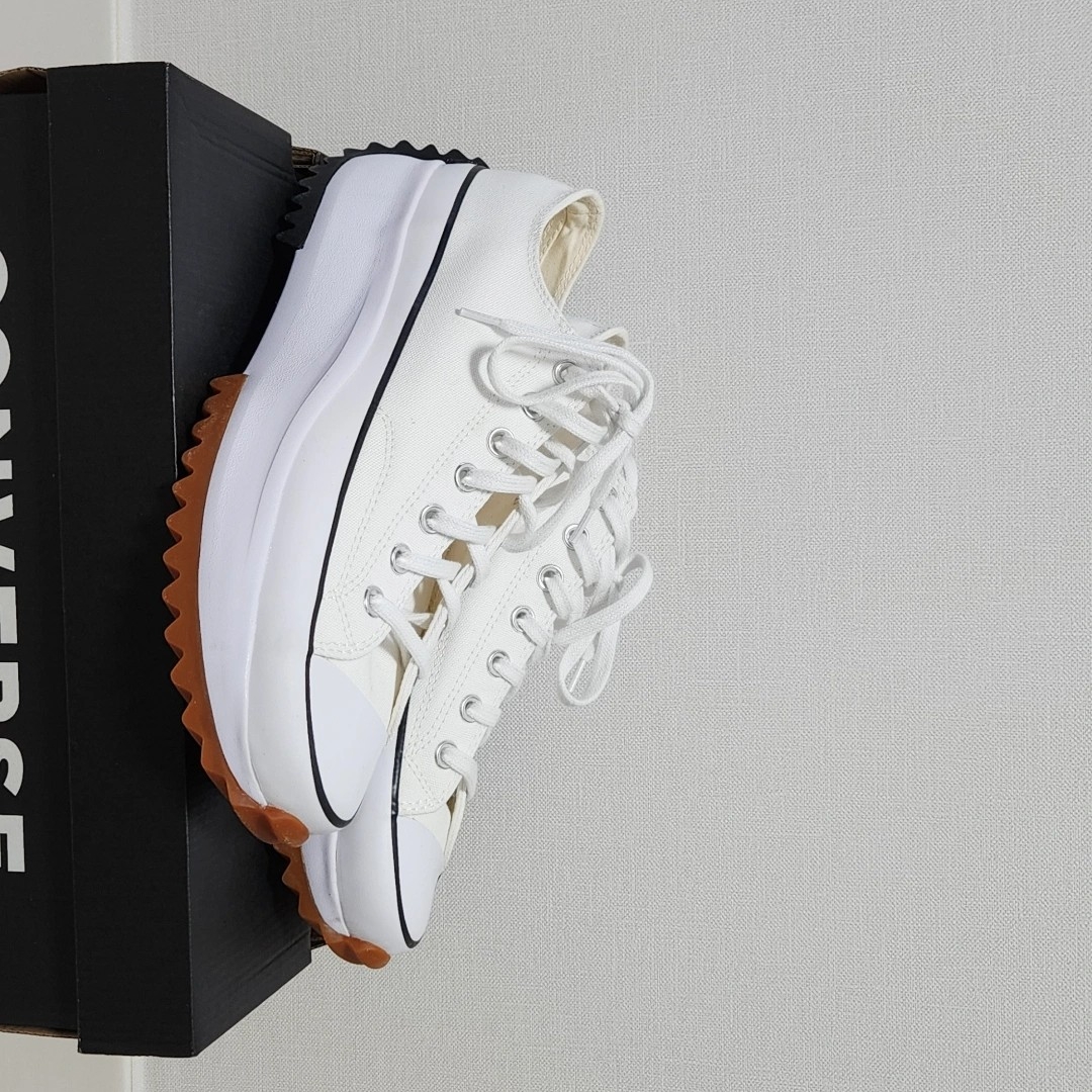 Converse Run Star Hike Low White 착용 스타일 - 2