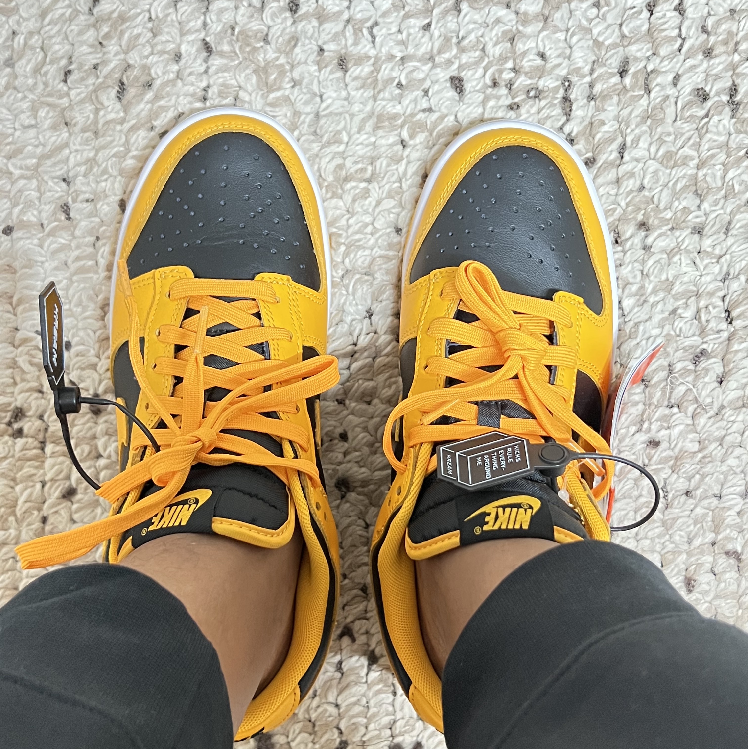 Nike Dunk Low Retro Championship Goldenrod 착용 스타일 - 1