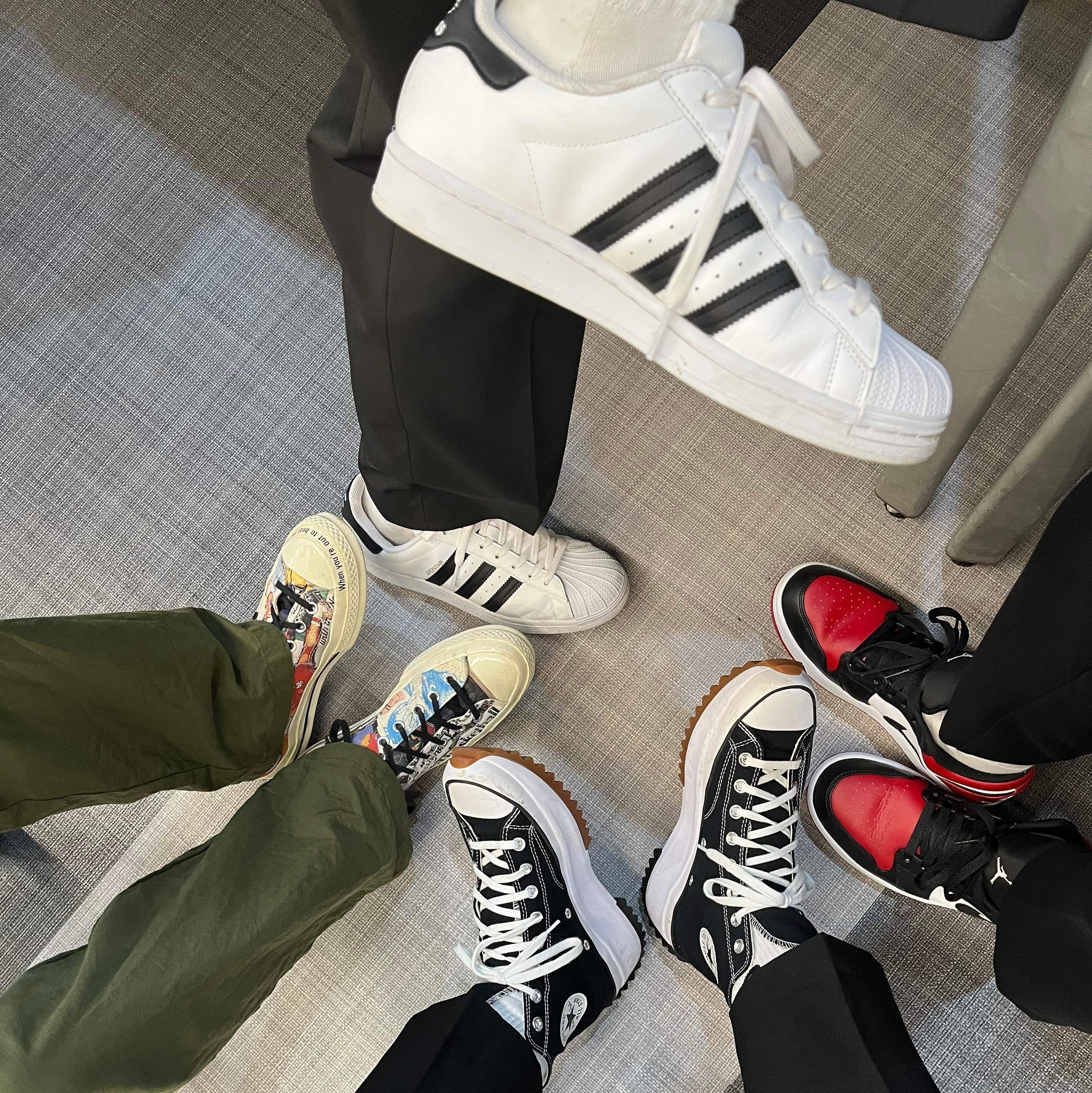 Adidas Superstar White Black, Jordan 1 Low Bred Toe 착용 스타일