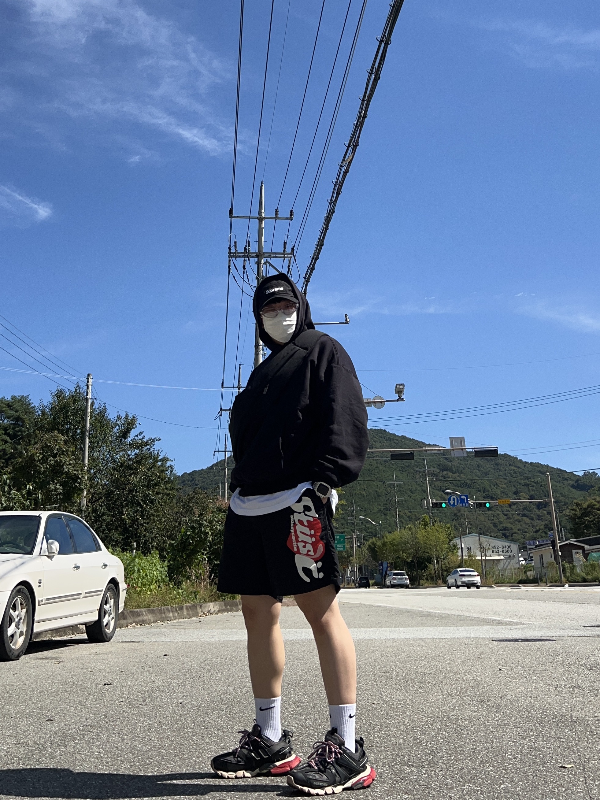 Balenciaga Track Sneakers Black Red 2019, Yeezy Gap Hoodie Black 착용 스타일 - 2