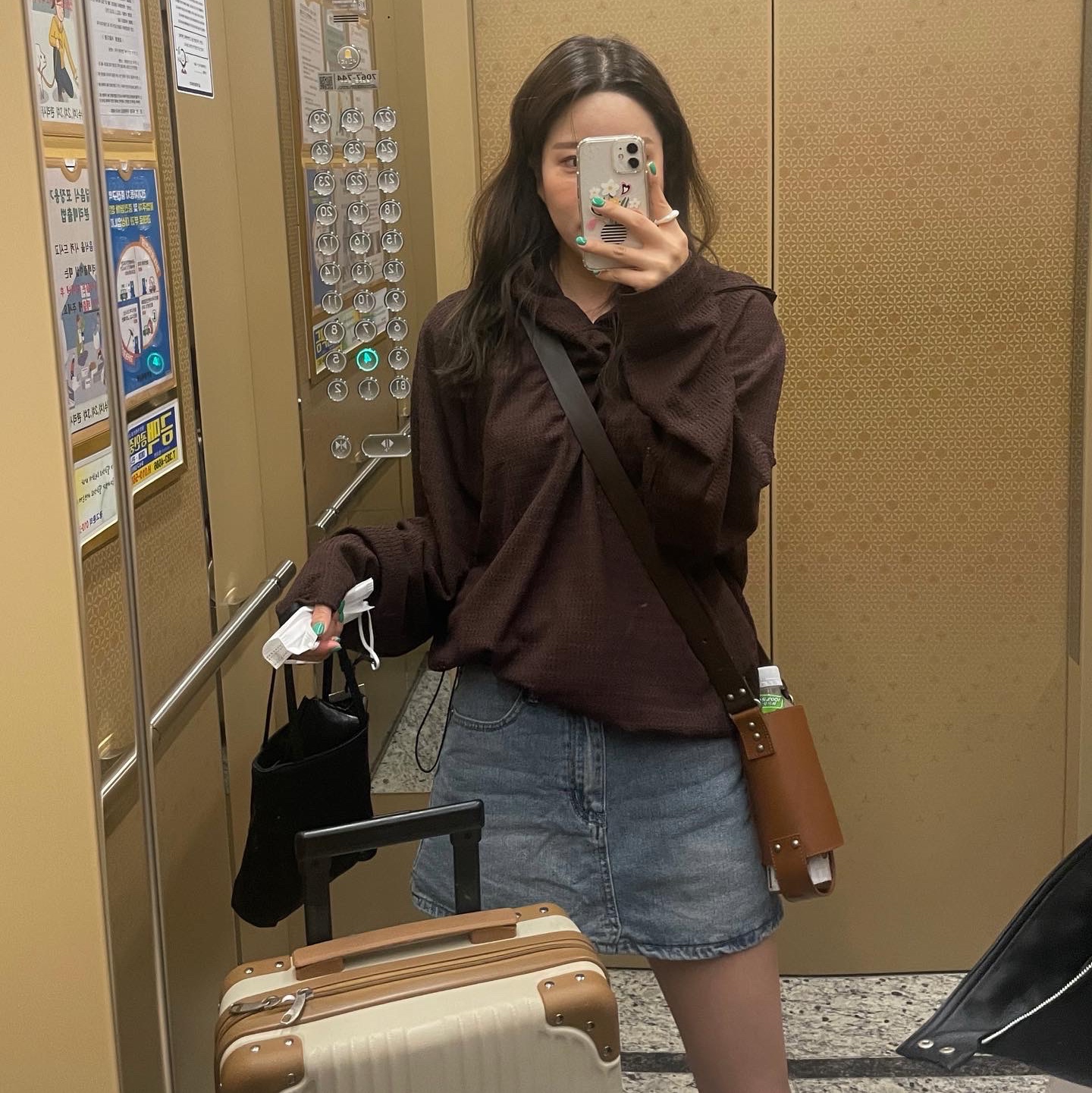 Nike x Jacquemus Air Humara LX Ale Brown and Gold 착용 스타일 - 2