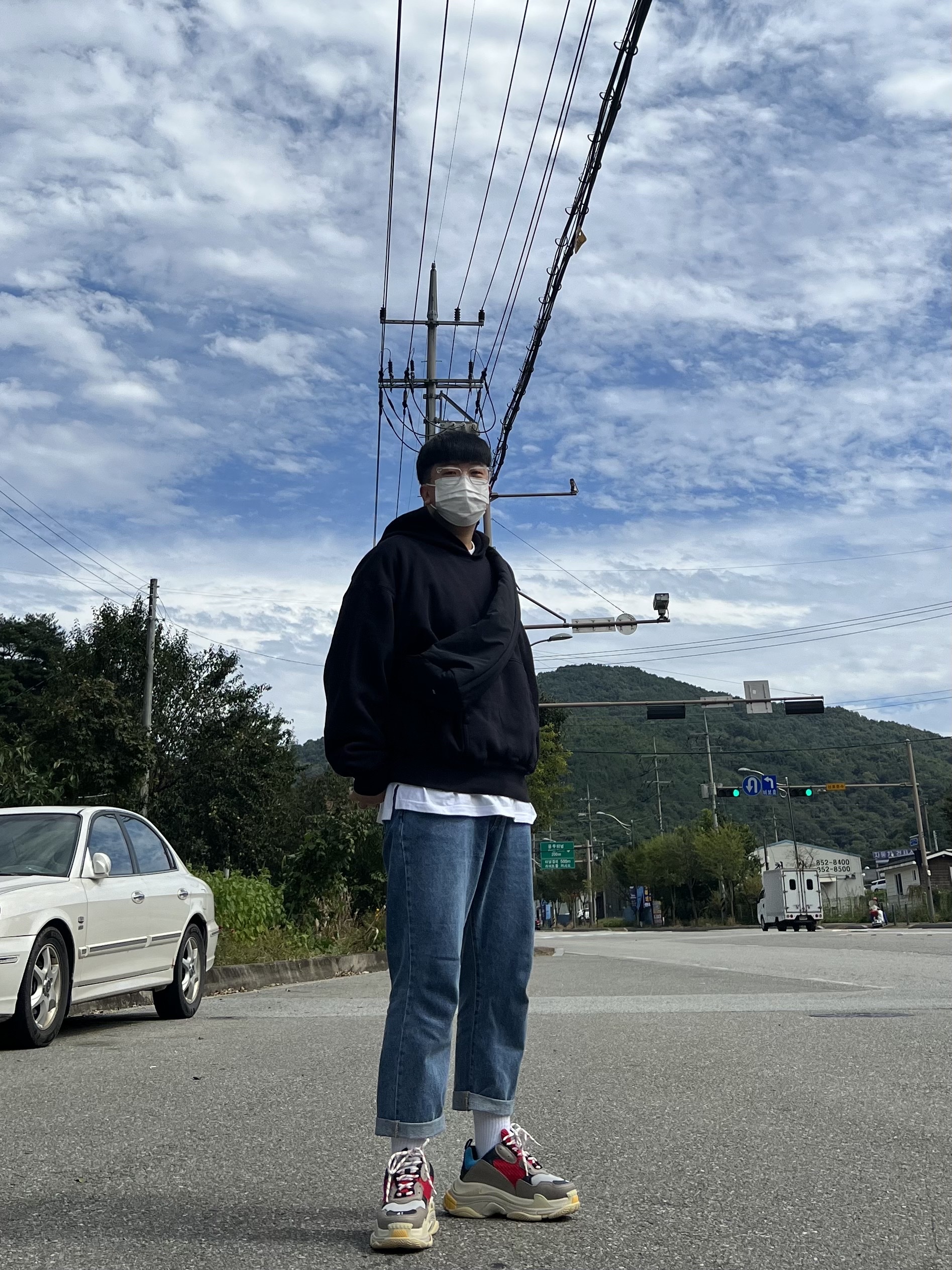 Balenciaga Triple S Grey Red Blue 2018 Reissue, Yeezy Gap Hoodie Black 착용 스타일 - 1