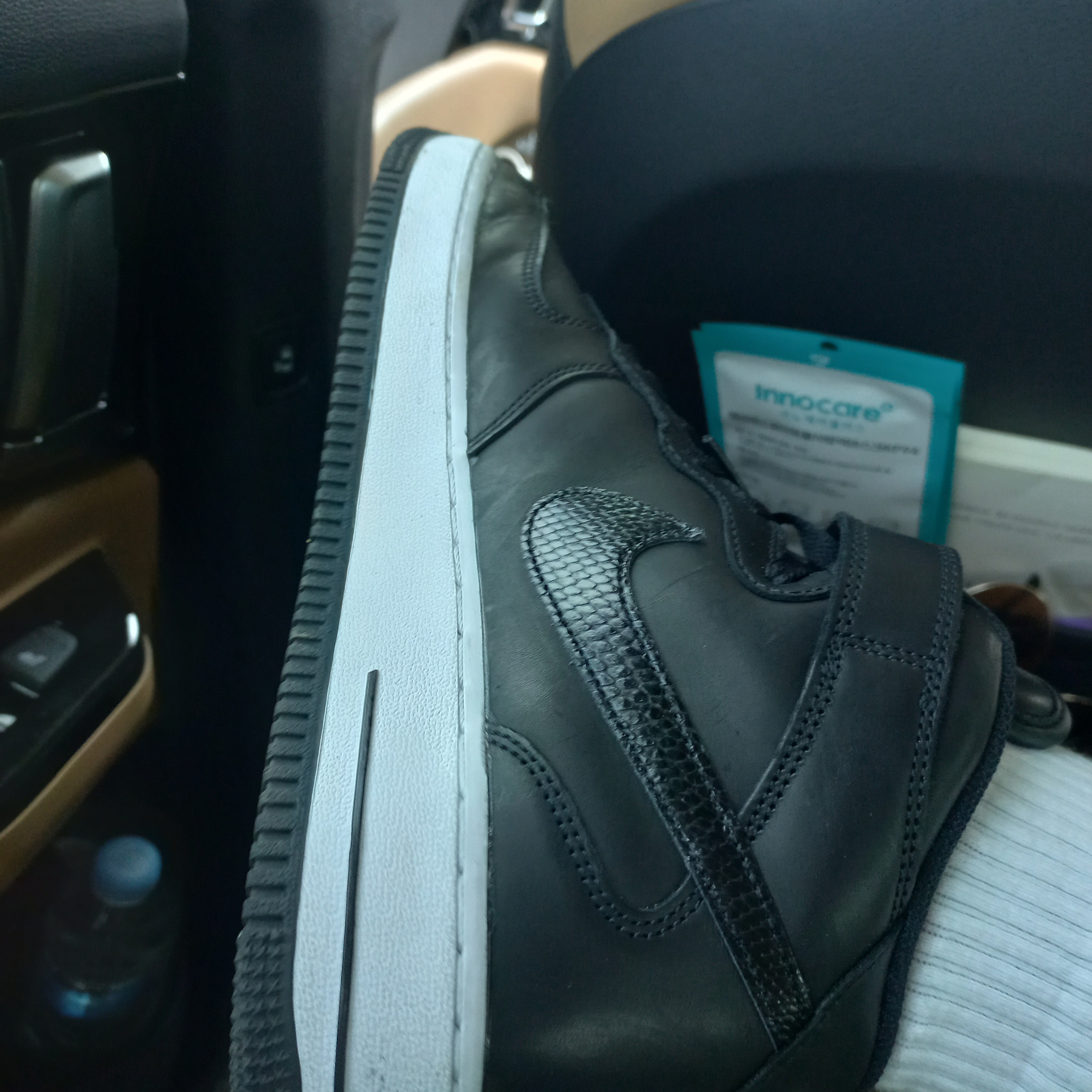 Nike x Stussy Air Force 1 '07 Mid SP Black 착용 스타일