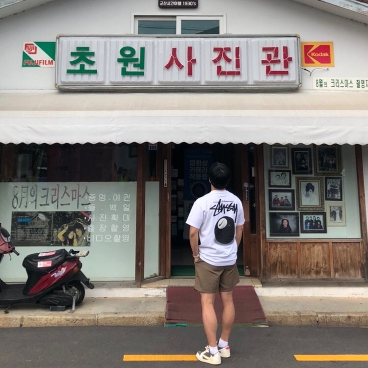 Nike x Stussy NRG FL SS 8 Ball T-Shirt White (DO9322-100), Stussy Big Stock Water Shorts Brown 착용 스타일