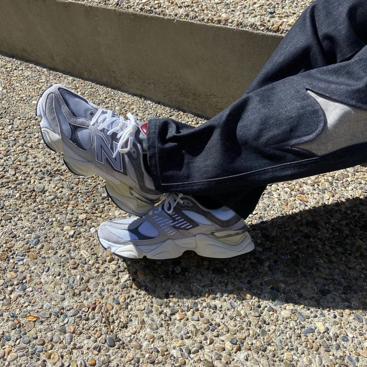 New Balance 9060 Rain Cloud Castlerock 착용 스타일 - 1