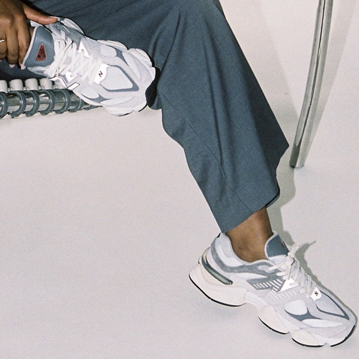 New Balance 9060 Rain Cloud Castlerock 착용 스타일 - 5