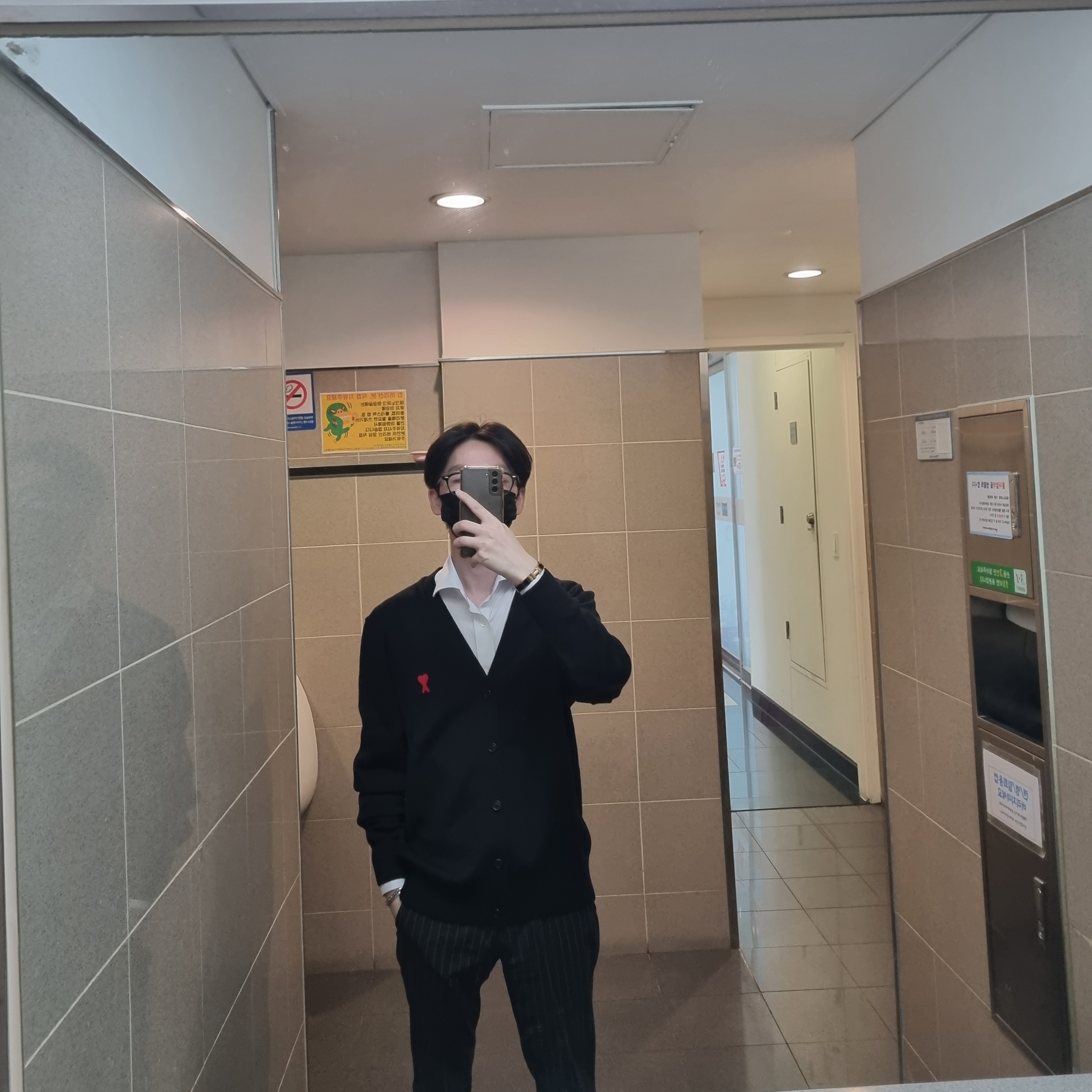 AMI de Coeur Wool Cardigan Black 착용 스타일