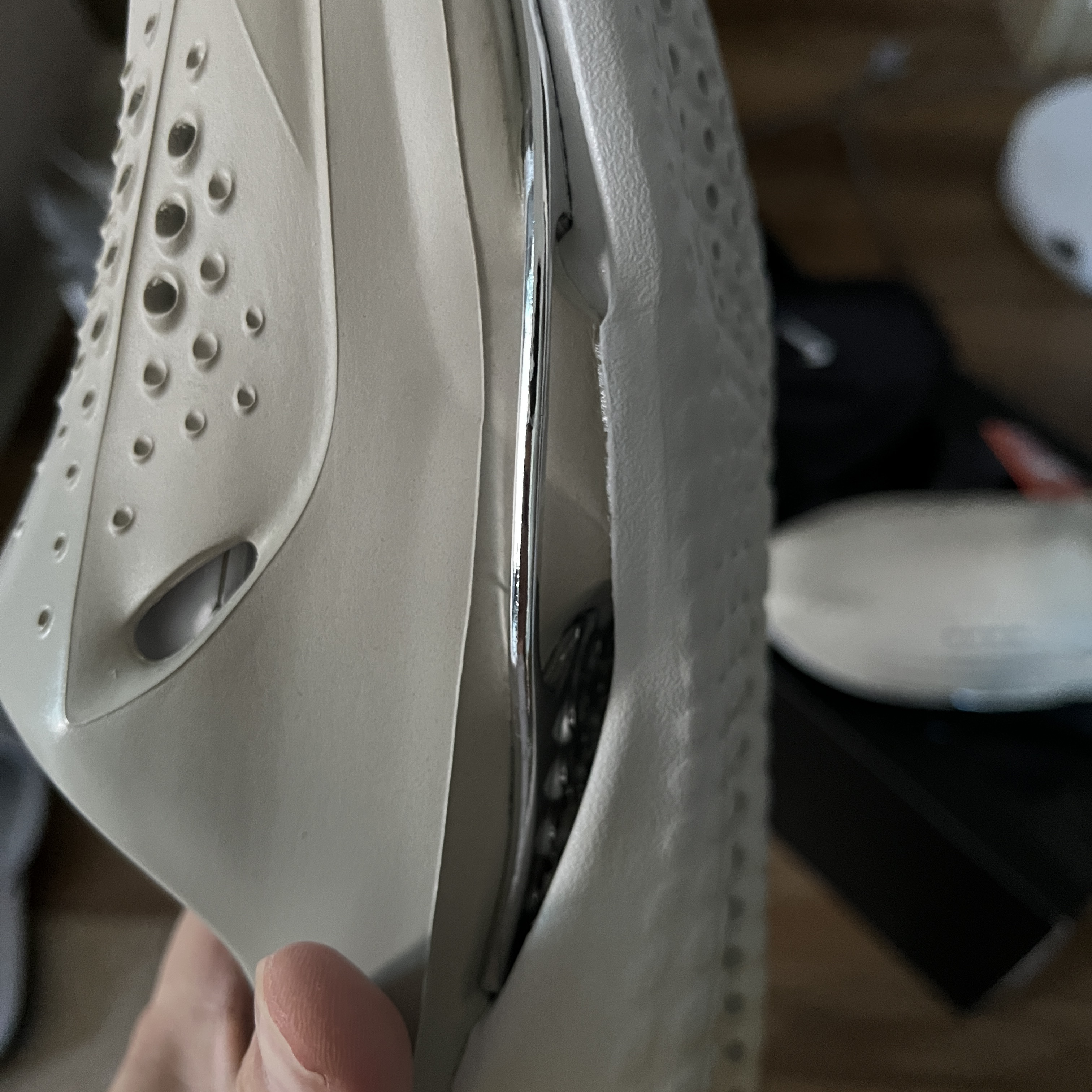 Nike x Matthew M Williams 005 Slide Light Bone and Chrome 착용 스타일 - 3