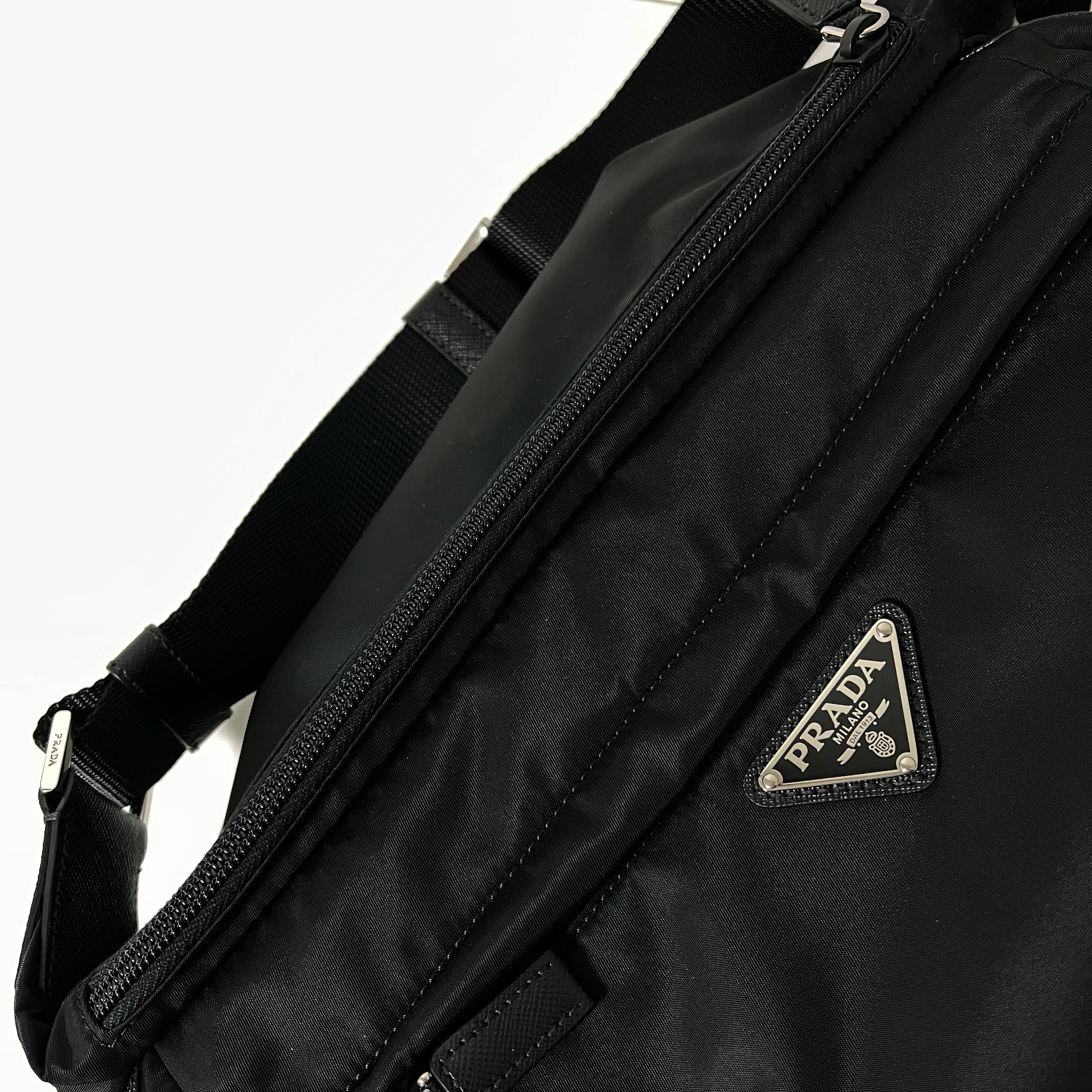 Prada Re-Nylon and Saffiano Leather Shoulder Bag Black 착용 스타일 - 1