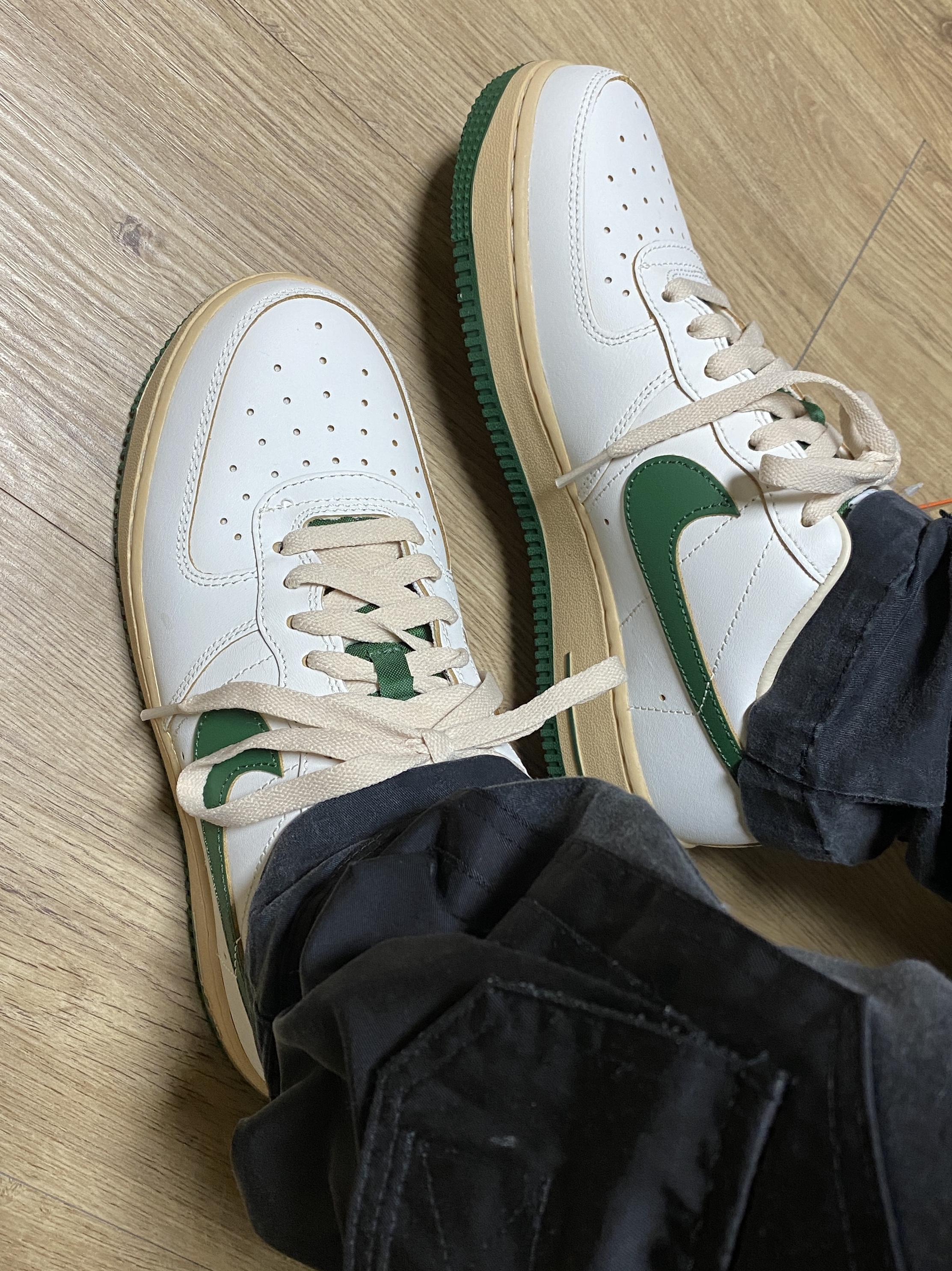 (W) Nike Air Force 1 Low Gorge Green 착용 스타일 - 1