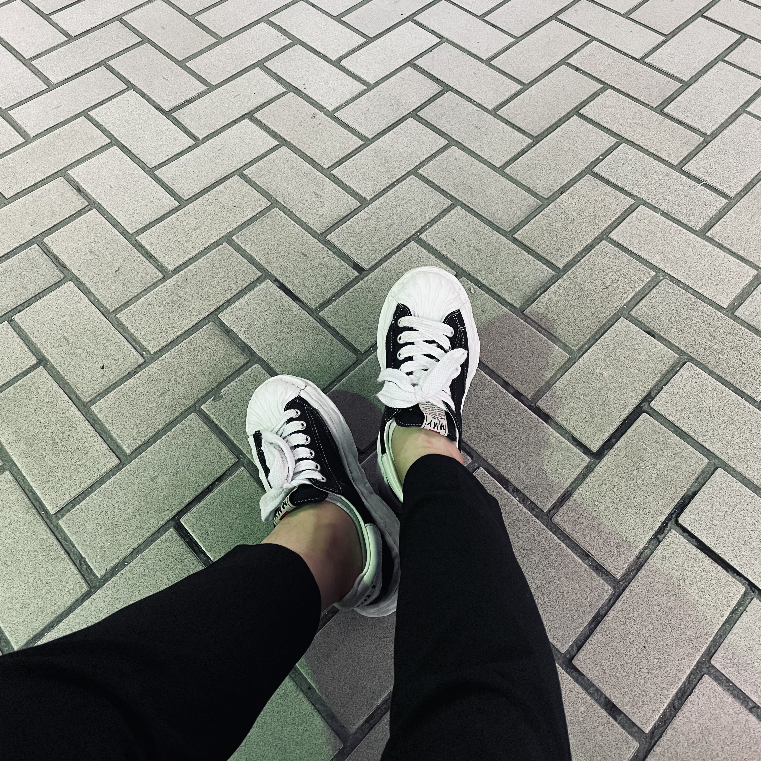 Maison Mihara Yasuhiro Blakey OG Sole Canvas Low-top Sneakers Black 착용 스타일