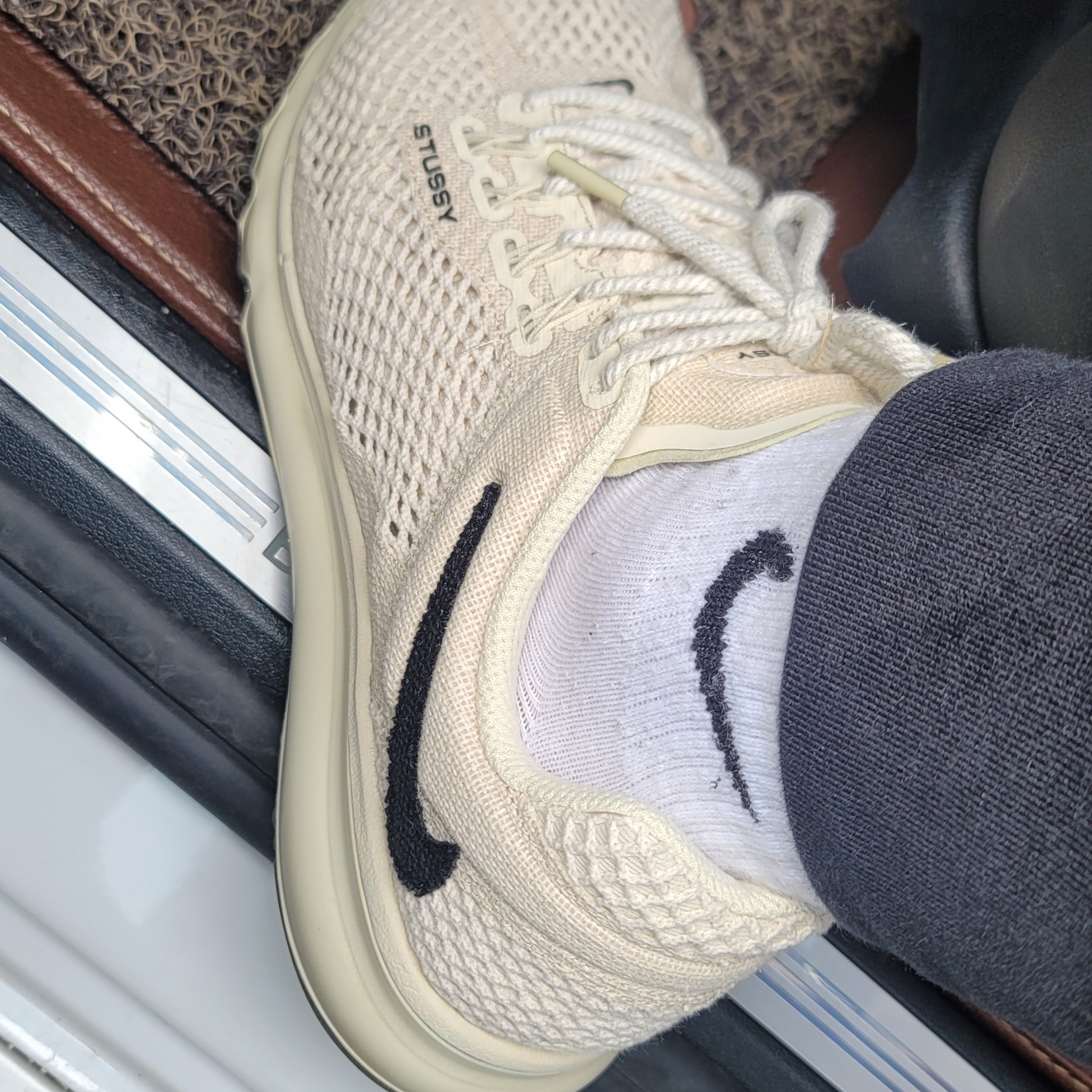 Nike x Stussy Air Max 2013 Fossil 착용 스타일 - 1