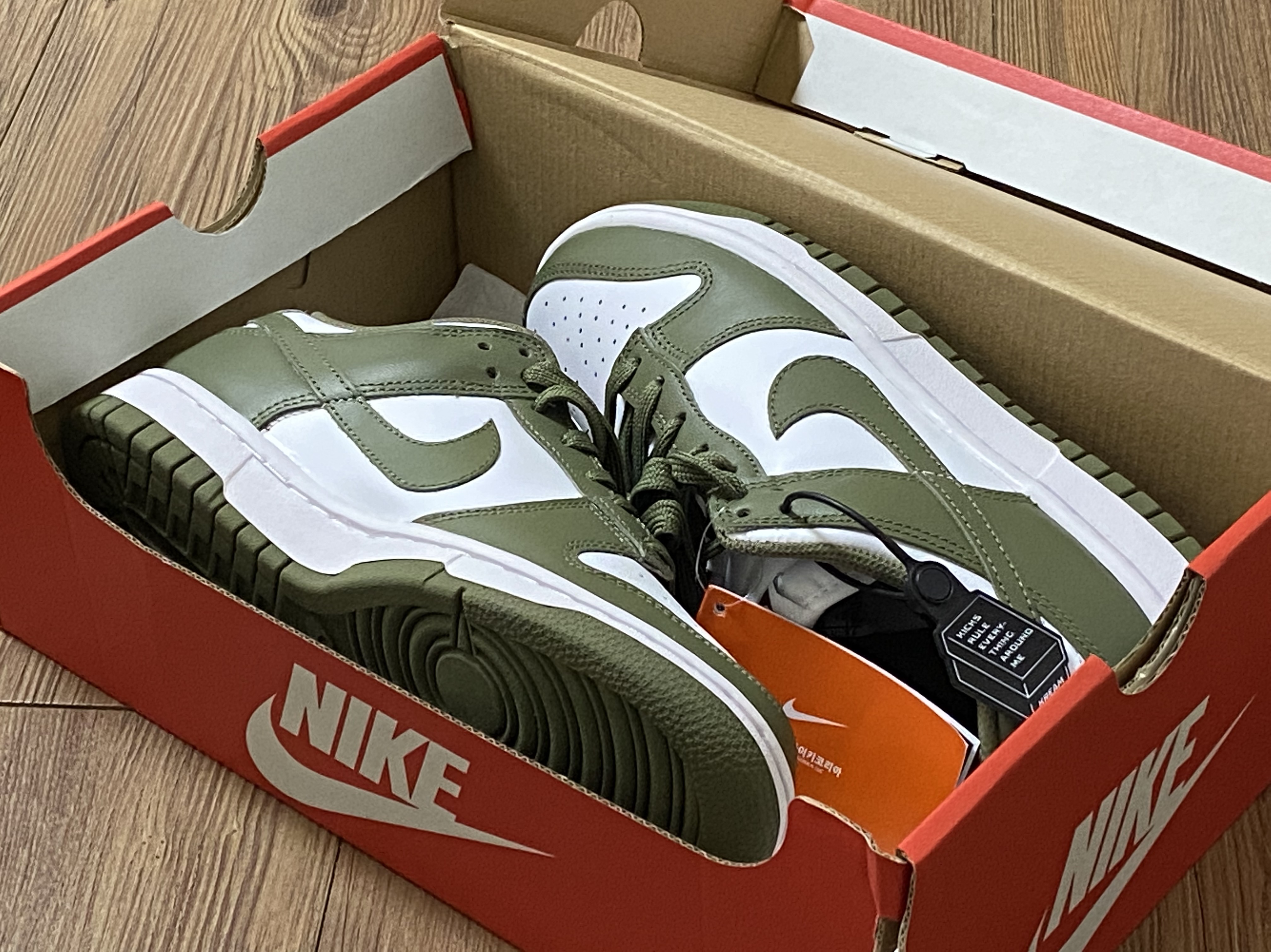 (W) Nike Dunk Low Medium Olive 착용 스타일