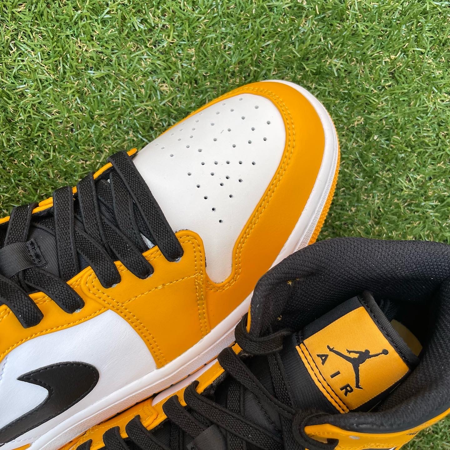 Jordan 1 Mid Taxi 착용 스타일 - 3