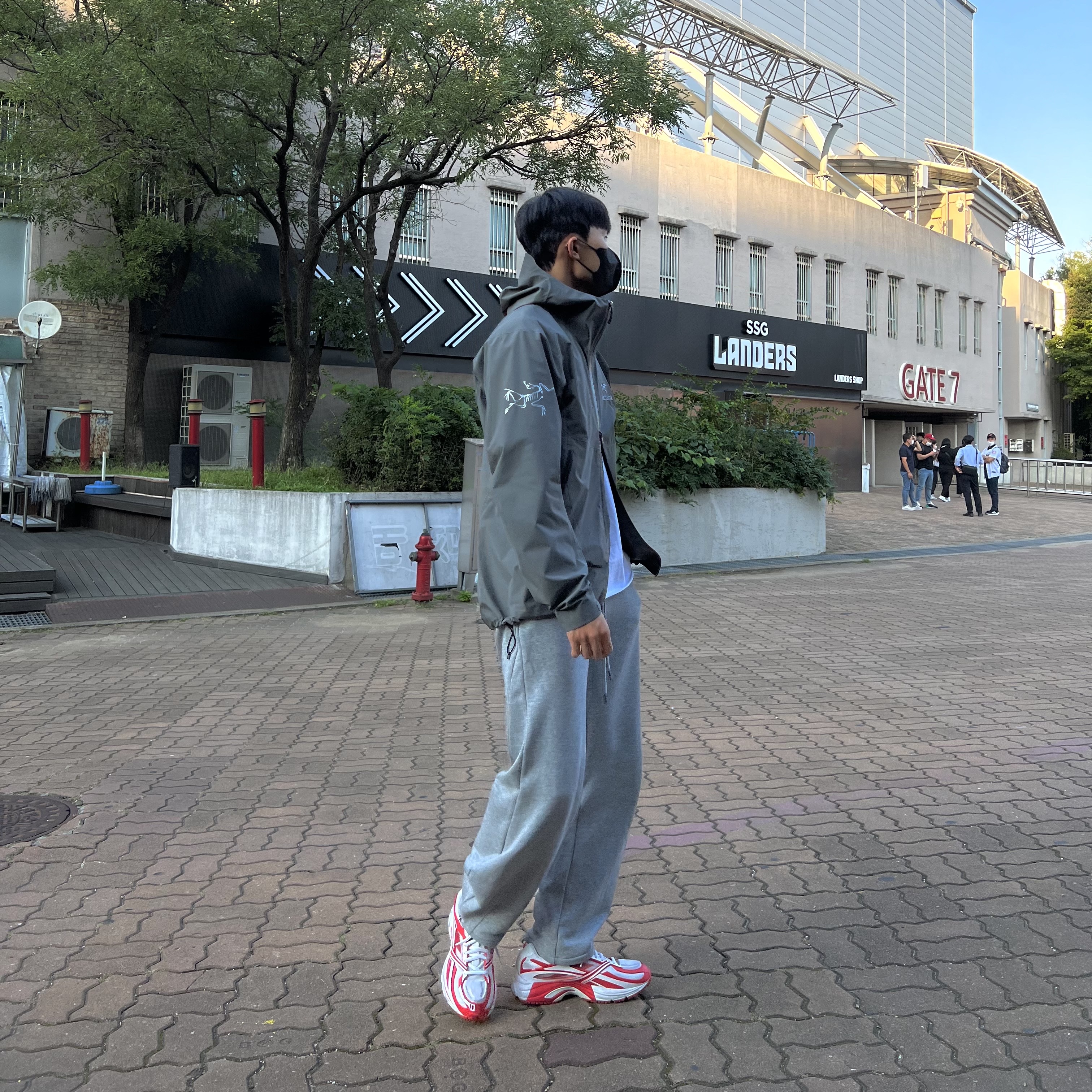 Reebok x Kanghyuk Premier Road Modern White Red , Arc'teryx x Beams Zeta SL Jacket Grey 착용 스타일
