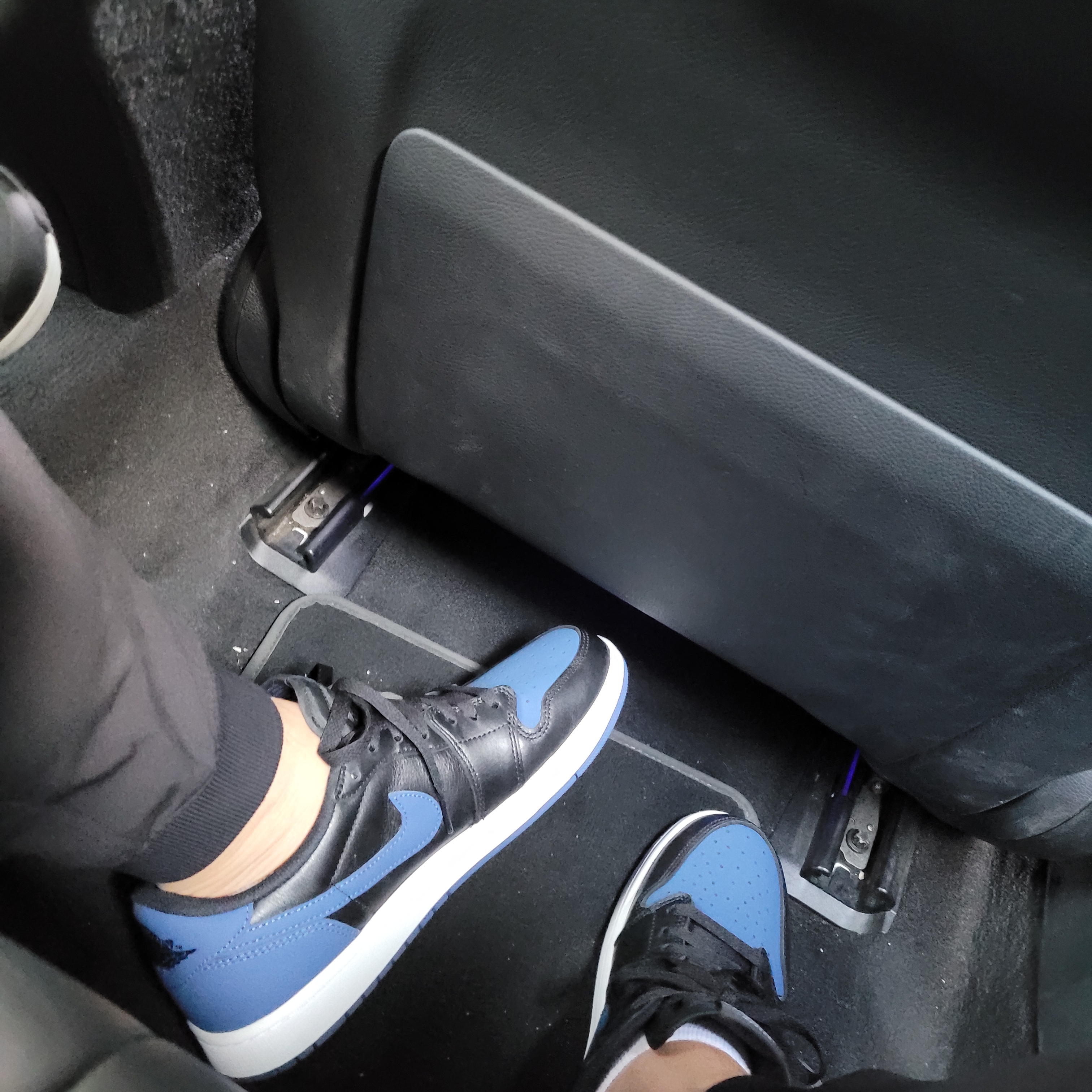 Jordan 1 Retro Low OG Mystic Navy 착용 스타일 - 2