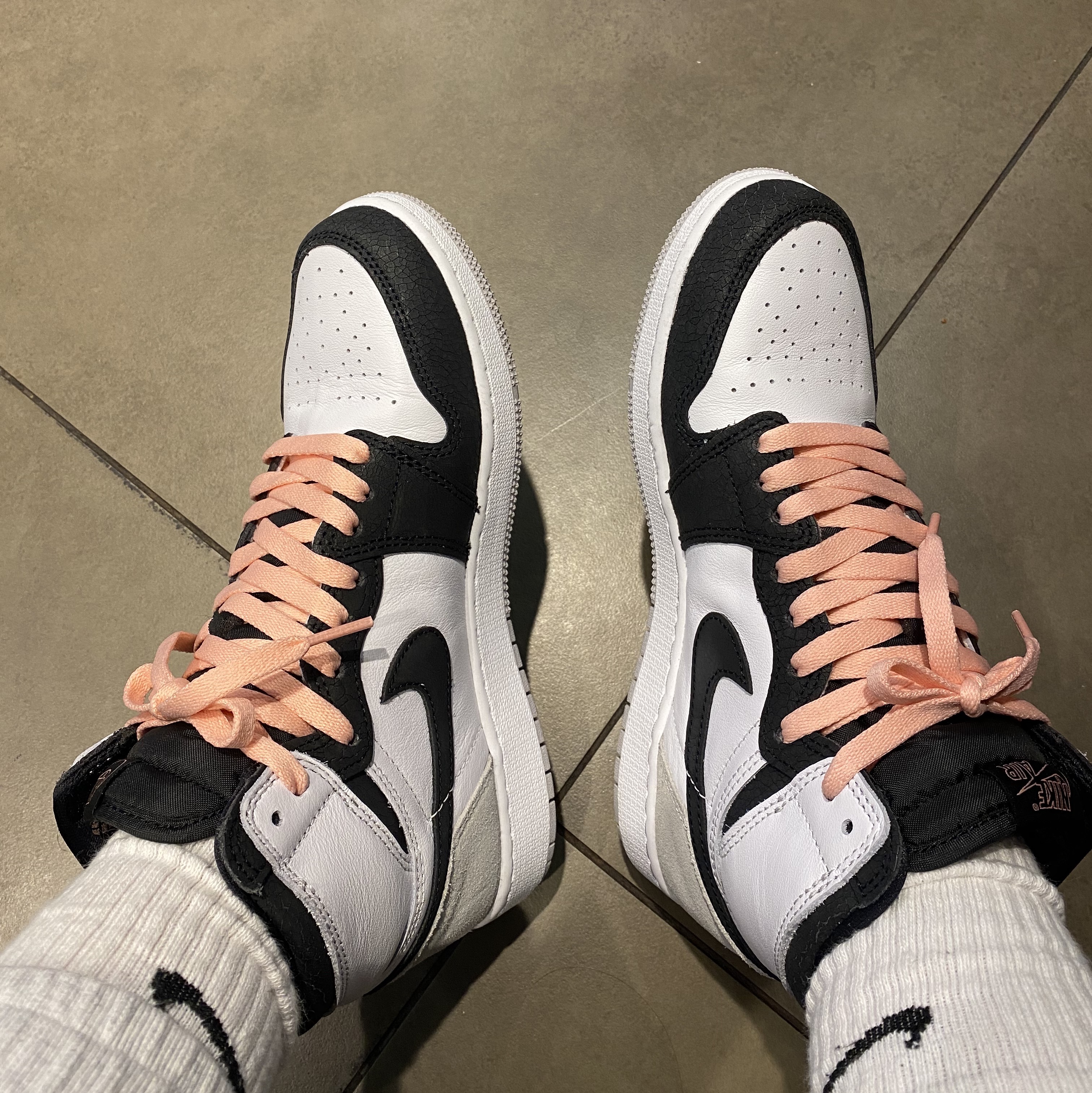 (GS) Jordan 1 Retro High OG Bleached Coral, Jordan 1 Retro High OG Bleached Coral 착용 스타일 - 2