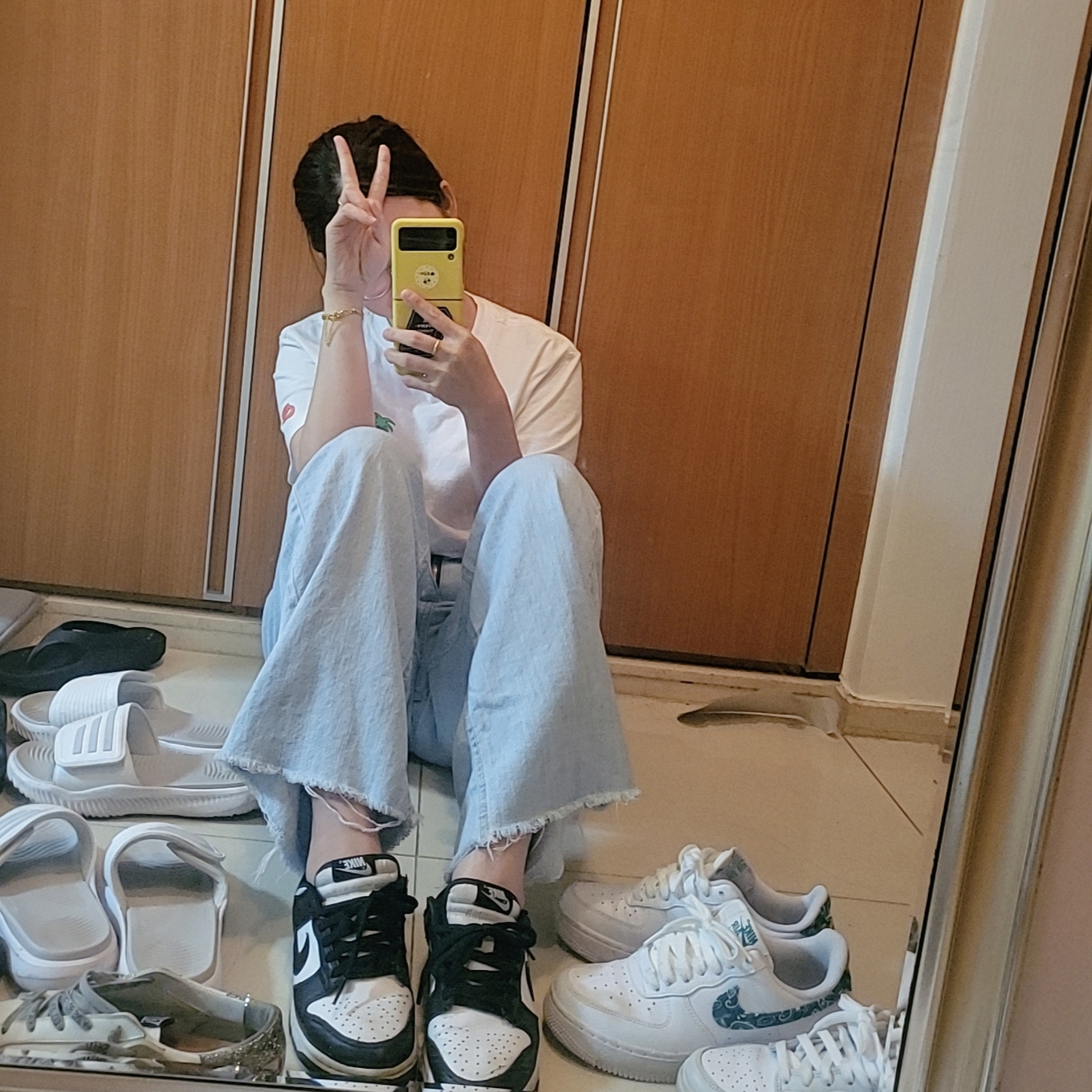 (W) Nike Dunk Low Black, (W) Nike Air Force 1 '07 Essential Paisley Swoosh White Malachite 착용 스타일
