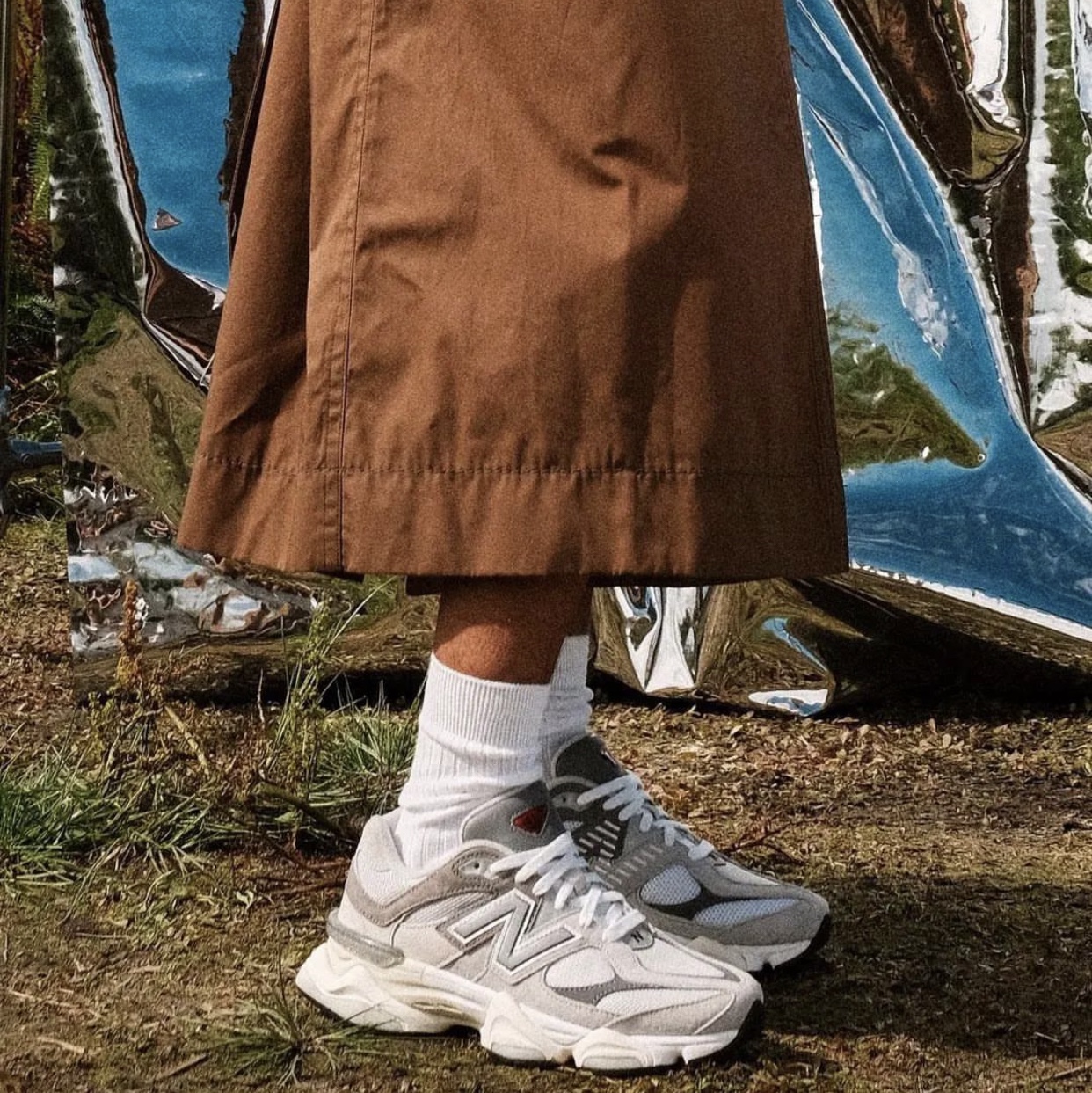 New Balance 9060 Rain Cloud Castlerock 착용 스타일 - 3